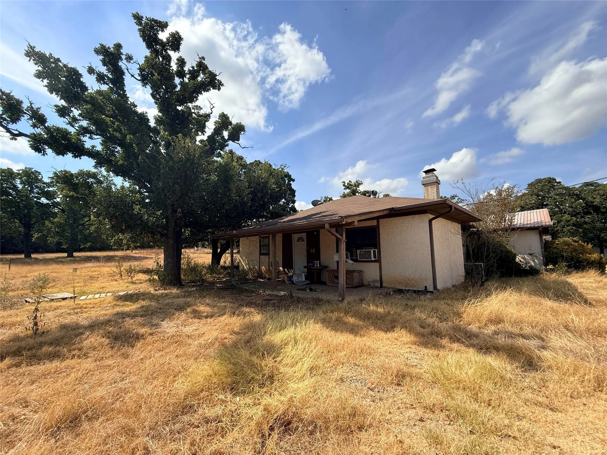 Single Family Residence For Sale in Johnson County , 2332 County Road 411, Alvarado, Texas 76009, 3 Bedroom, 2 Bathroom, 2 Garage spaces, 1,933 Sqft, built in 1981, mls#21387583, Real Estate Agent in Alvarado, Homes For Sale in Johnson county, Homes For Sale in Alvarado, Realtor in Alvarado Texas, Real Estate Brokerage Independent Realty Texas, Luminita Cordes Realtor