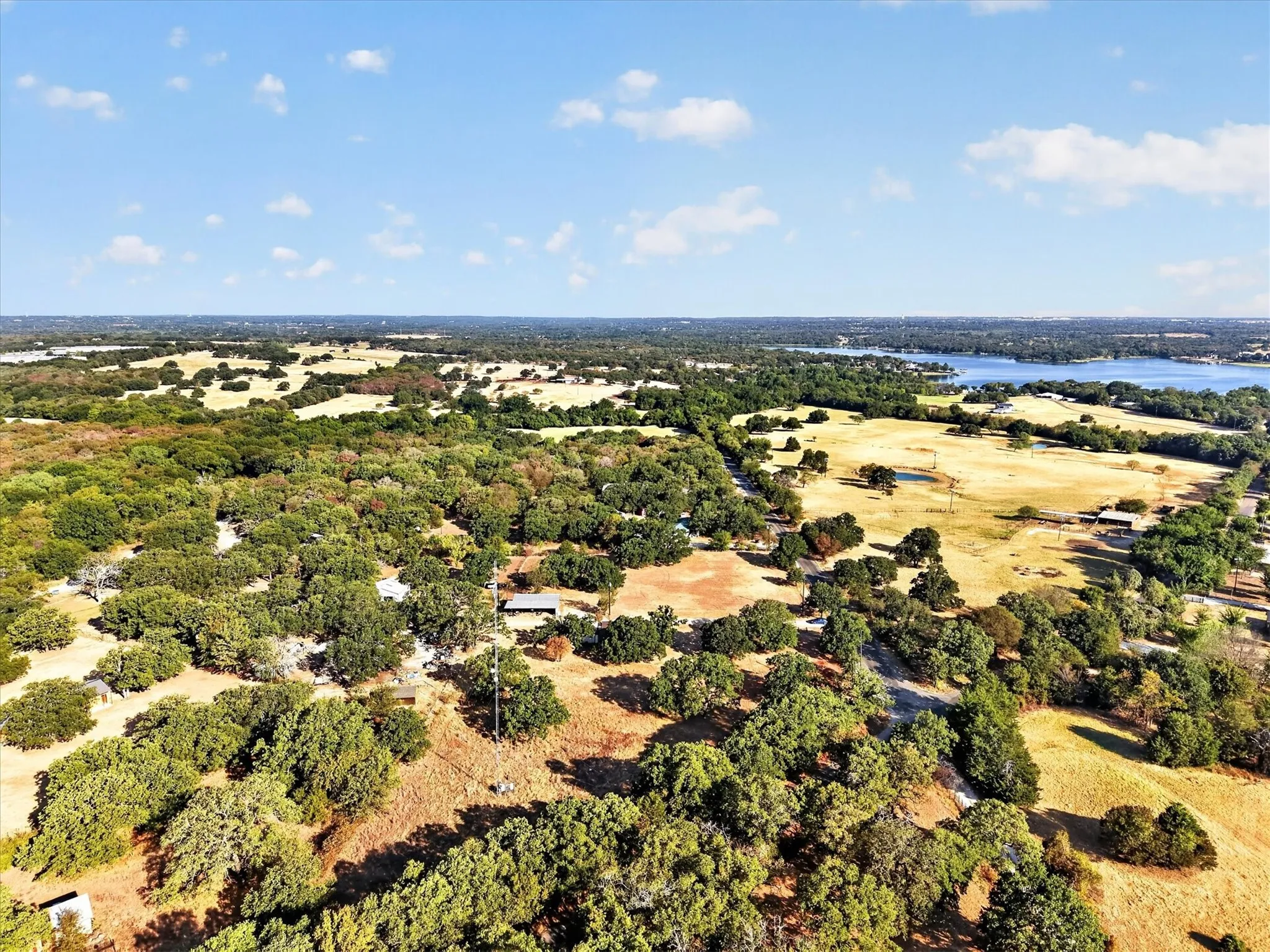 Single Family Residence For Sale in Johnson County , 2332 County Road 411, Alvarado, Texas 76009, 3 Bedroom, 2 Bathroom, 2 Garage spaces, 1,933 Sqft, built in 1981, mls#21387583, Real Estate Agent in Alvarado, Homes For Sale in Johnson county, Homes For Sale in Alvarado, Realtor in Alvarado Texas, Real Estate Brokerage Independent Realty Texas, Luminita Cordes Realtor