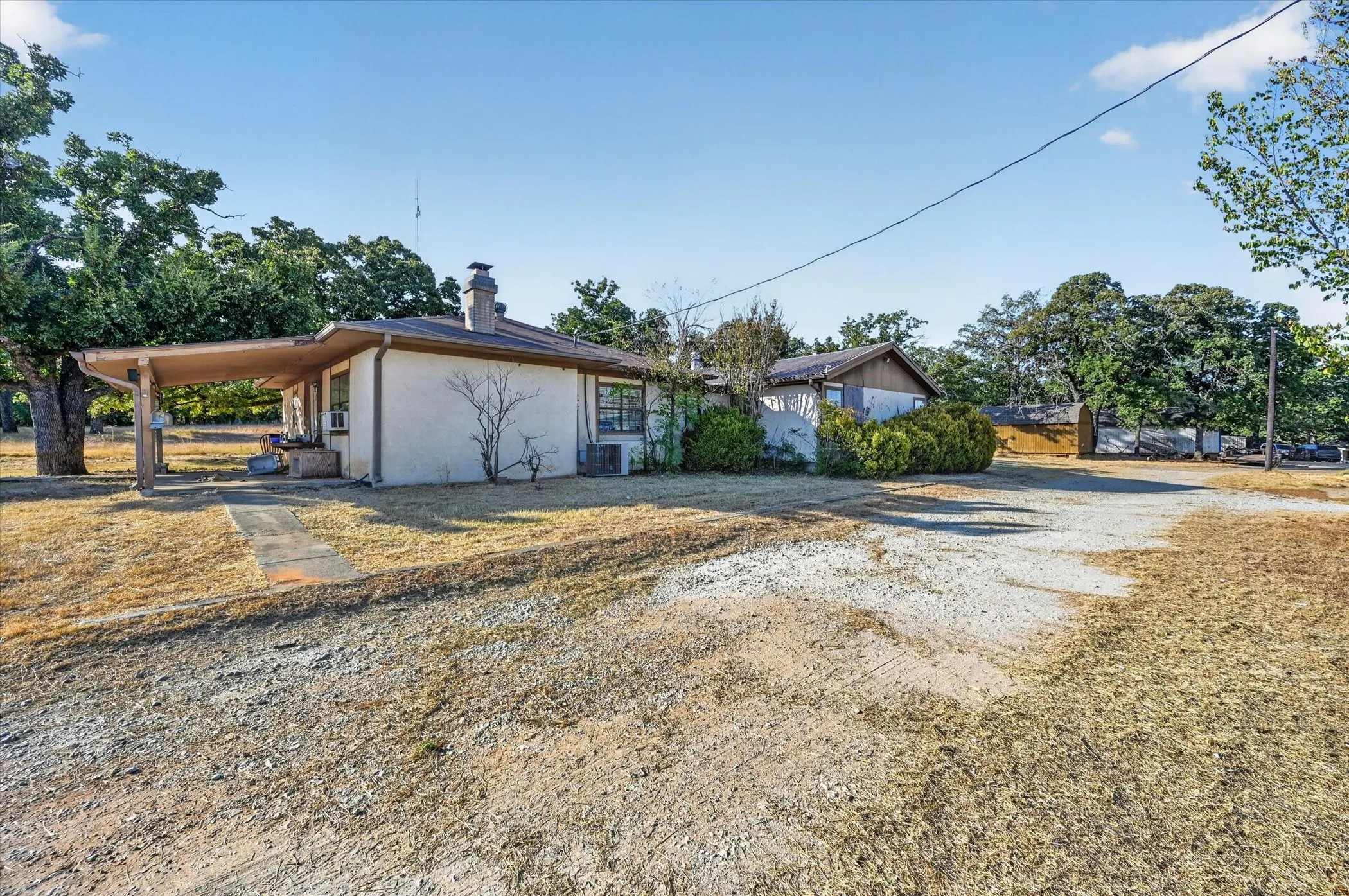 Single Family Residence For Sale in Johnson County , 2332 County Road 411, Alvarado, Texas 76009, 3 Bedroom, 2 Bathroom, 2 Garage spaces, 1,933 Sqft, built in 1981, mls#21387583, Real Estate Agent in Alvarado, Homes For Sale in Johnson county, Homes For Sale in Alvarado, Realtor in Alvarado Texas, Real Estate Brokerage Independent Realty Texas, Luminita Cordes Realtor