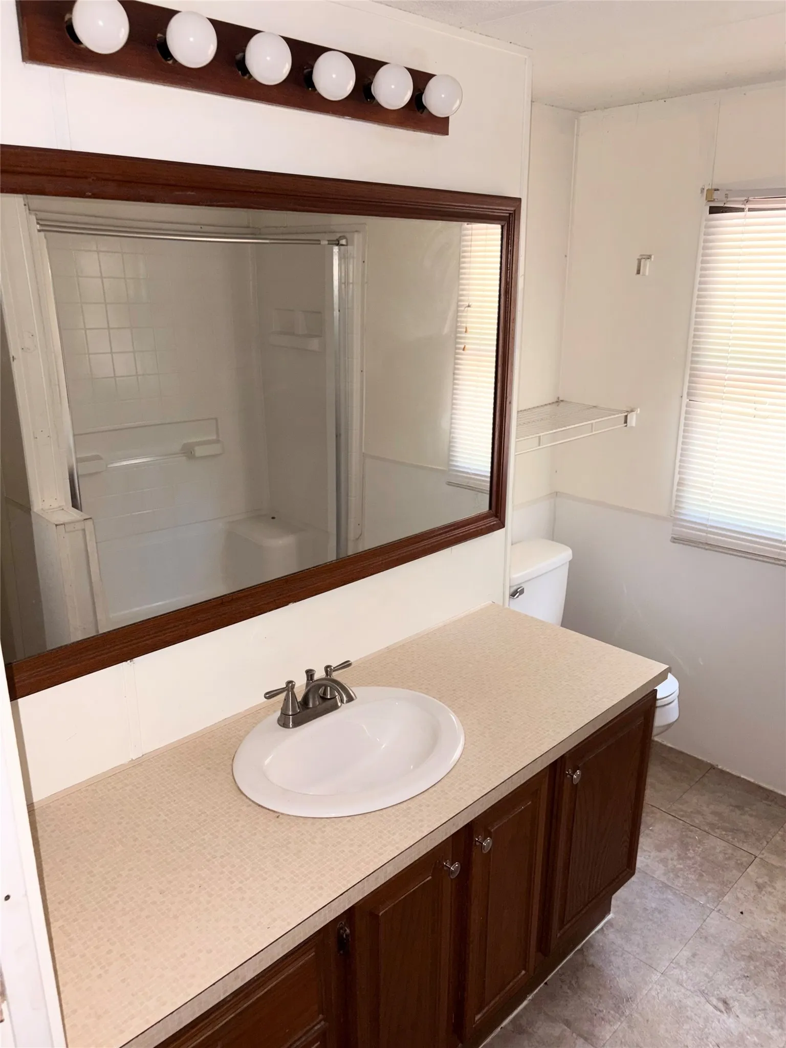 Mobile Home For Sale in Henderson County , 107 Meadowlark Lane, Mabank, Texas 75156, 3 Bedroom, 2 Bathroom, Garage spaces, 1,008 Sqft, built in 1983, mls#21389350, Real Estate Agent in Mabank, Homes For Sale in Henderson county, Homes For Sale in Mabank, Realtor in Mabank Texas, Real Estate Brokerage Independent Realty Texas, Luminita Cordes Realtor