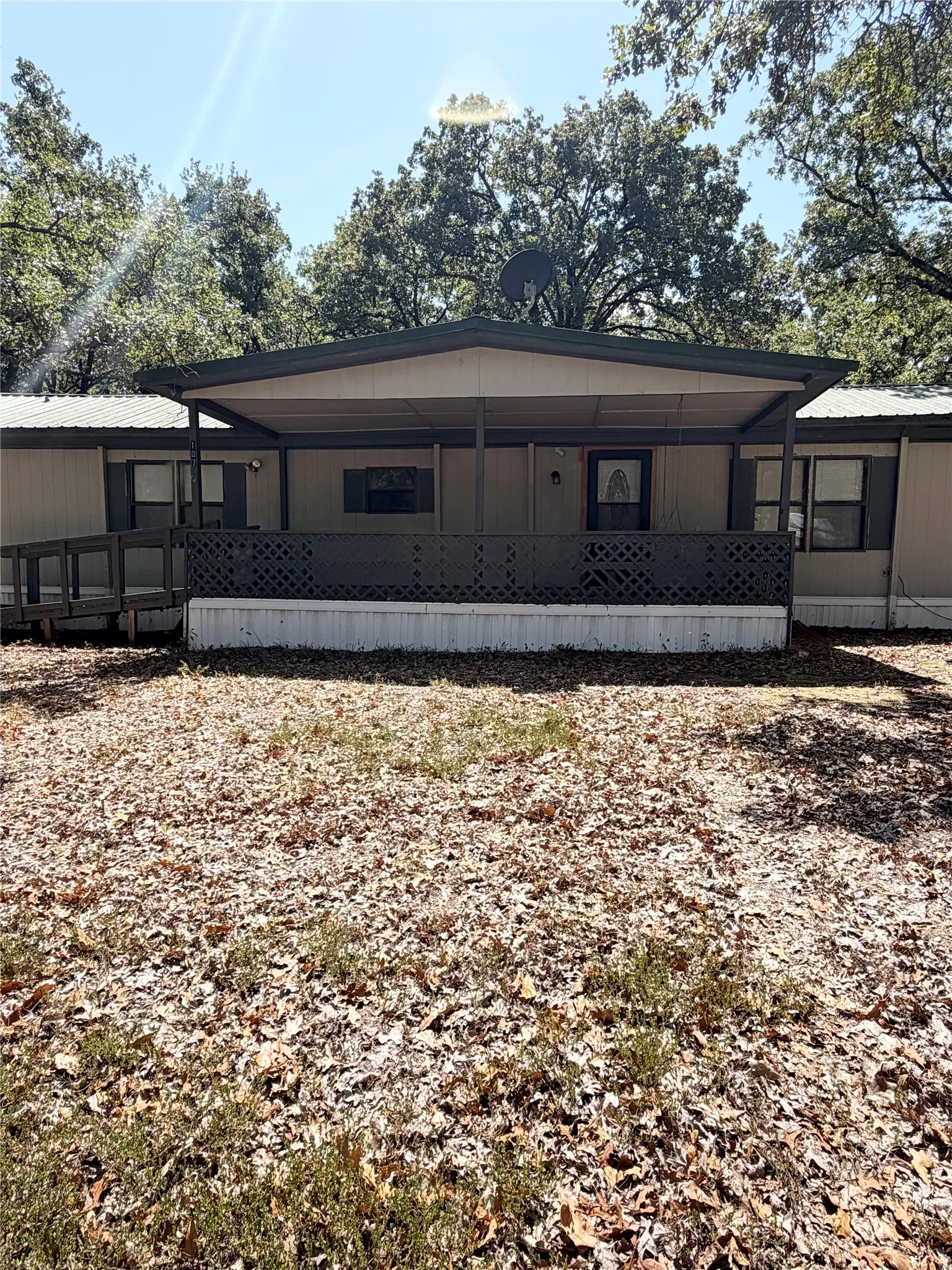 Mobile Home For Sale in Henderson County , 107 Meadowlark Lane, Mabank, Texas 75156, 3 Bedroom, 2 Bathroom, Garage spaces, 1,008 Sqft, built in 1983, mls#21389350, Real Estate Agent in Mabank, Homes For Sale in Henderson county, Homes For Sale in Mabank, Realtor in Mabank Texas, Real Estate Brokerage Independent Realty Texas, Luminita Cordes Realtor