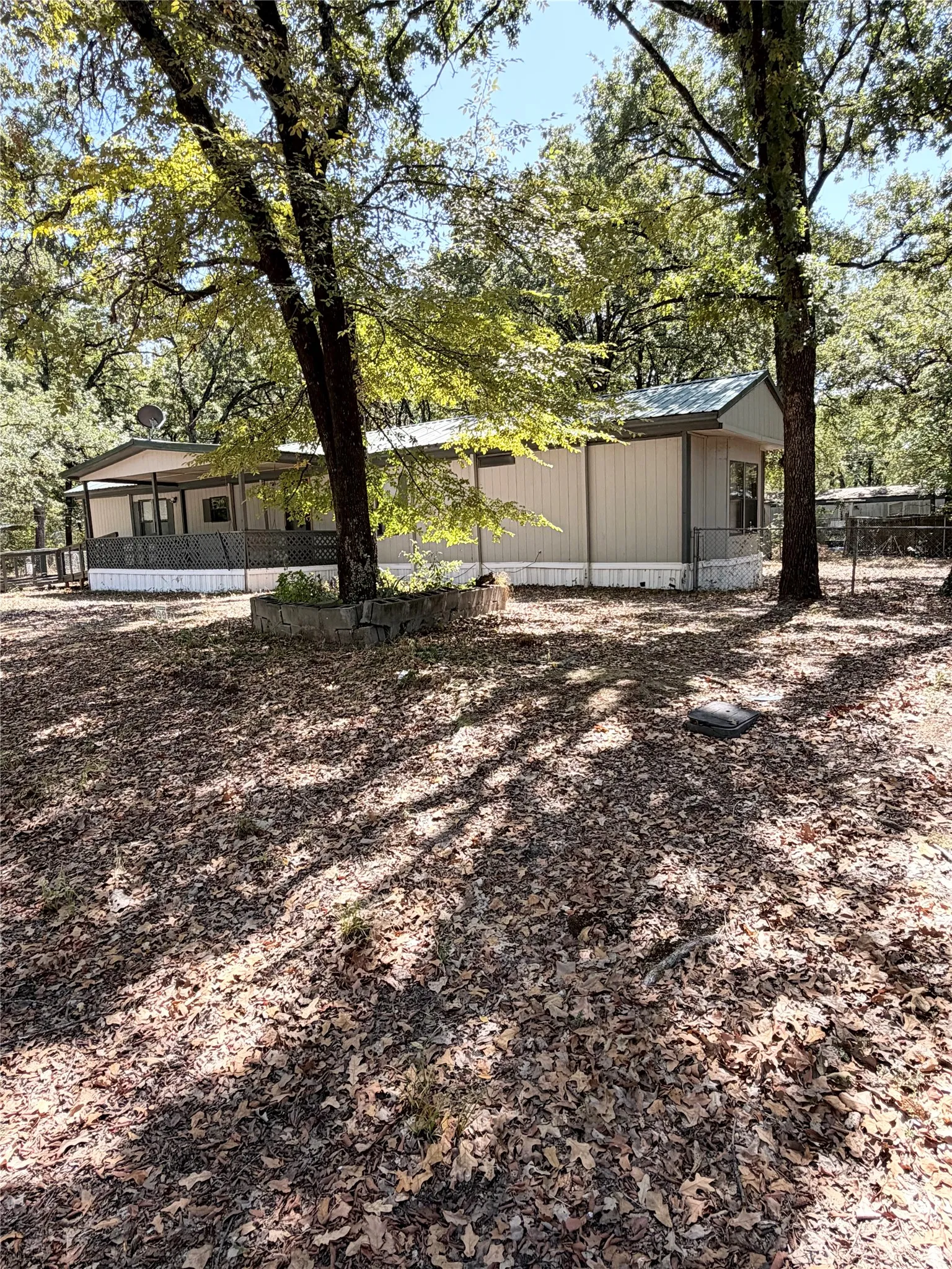Mobile Home For Sale in Henderson County , 107 Meadowlark Lane, Mabank, Texas 75156, 3 Bedroom, 2 Bathroom, Garage spaces, 1,008 Sqft, built in 1983, mls#21389350, Real Estate Agent in Mabank, Homes For Sale in Henderson county, Homes For Sale in Mabank, Realtor in Mabank Texas, Real Estate Brokerage Independent Realty Texas, Luminita Cordes Realtor