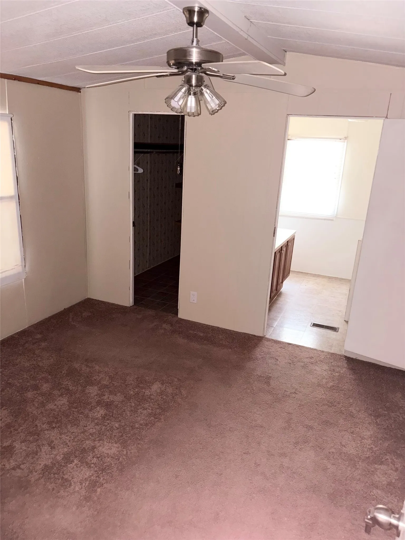 Mobile Home For Sale in Henderson County , 107 Meadowlark Lane, Mabank, Texas 75156, 3 Bedroom, 2 Bathroom, Garage spaces, 1,008 Sqft, built in 1983, mls#21389350, Real Estate Agent in Mabank, Homes For Sale in Henderson county, Homes For Sale in Mabank, Realtor in Mabank Texas, Real Estate Brokerage Independent Realty Texas, Luminita Cordes Realtor