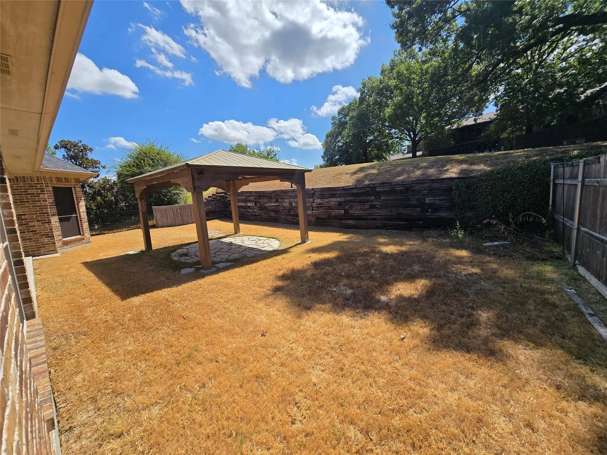 Single Family Residence For Sale in Rockwall County , 5607 Ranger Drive, Rockwall, Texas 75032, 4 Bedroom, 4 Bathroom, 2 Garage spaces, 3,071 Sqft, built in 2001, mls#21389324, Real Estate Agent in Rockwall, Homes For Sale in Rockwall county, Homes For Sale in Rockwall, Realtor in Rockwall Texas, Real Estate Brokerage Independent Realty Texas, Luminita Cordes Realtor