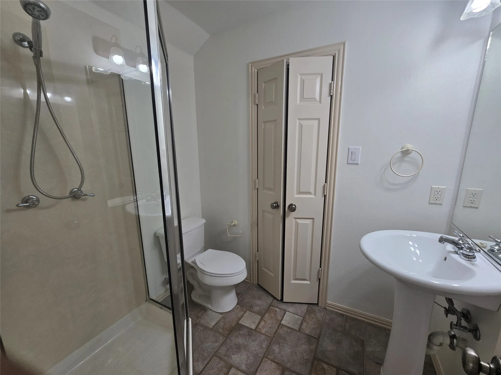 Single Family Residence For Sale in Rockwall County , 5607 Ranger Drive, Rockwall, Texas 75032, 4 Bedroom, 4 Bathroom, 2 Garage spaces, 3,071 Sqft, built in 2001, mls#21389324, Real Estate Agent in Rockwall, Homes For Sale in Rockwall county, Homes For Sale in Rockwall, Realtor in Rockwall Texas, Real Estate Brokerage Independent Realty Texas, Luminita Cordes Realtor