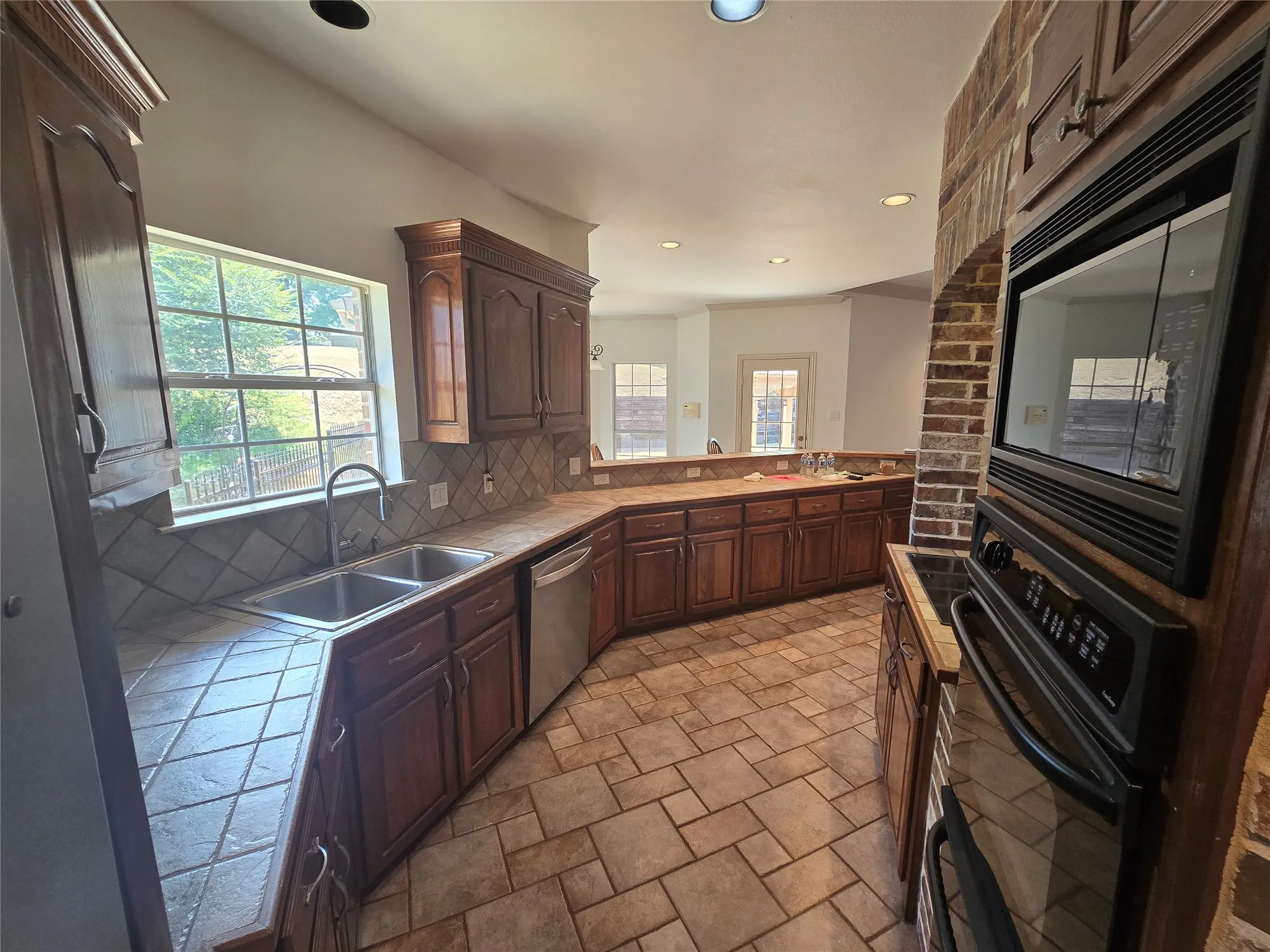 Single Family Residence For Sale in Rockwall County , 5607 Ranger Drive, Rockwall, Texas 75032, 4 Bedroom, 4 Bathroom, 2 Garage spaces, 3,071 Sqft, built in 2001, mls#21389324, Real Estate Agent in Rockwall, Homes For Sale in Rockwall county, Homes For Sale in Rockwall, Realtor in Rockwall Texas, Real Estate Brokerage Independent Realty Texas, Luminita Cordes Realtor