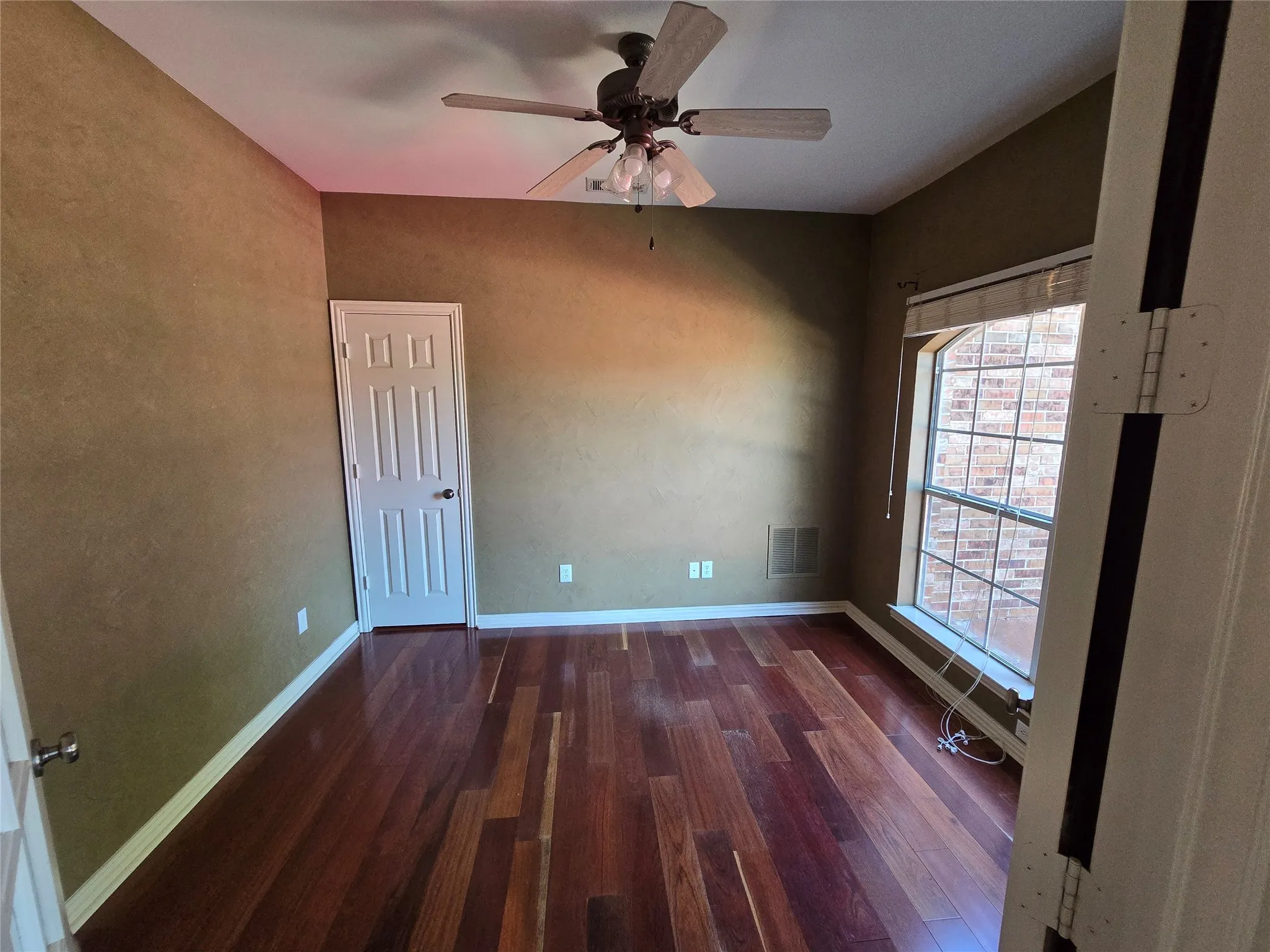 Single Family Residence For Sale in Rockwall County , 5607 Ranger Drive, Rockwall, Texas 75032, 4 Bedroom, 4 Bathroom, 2 Garage spaces, 3,071 Sqft, built in 2001, mls#21389324, Real Estate Agent in Rockwall, Homes For Sale in Rockwall county, Homes For Sale in Rockwall, Realtor in Rockwall Texas, Real Estate Brokerage Independent Realty Texas, Luminita Cordes Realtor