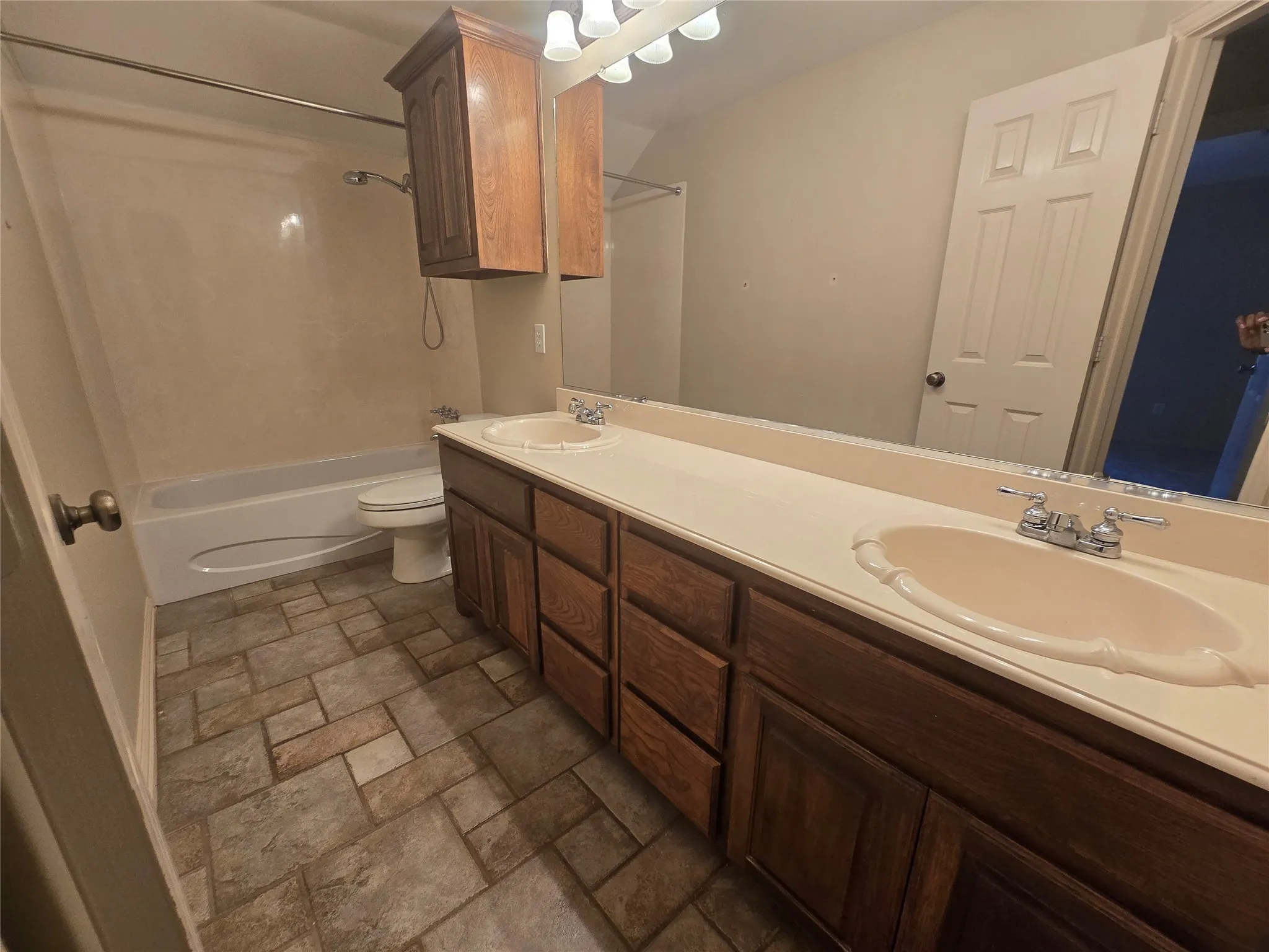 Single Family Residence For Sale in Rockwall County , 5607 Ranger Drive, Rockwall, Texas 75032, 4 Bedroom, 4 Bathroom, 2 Garage spaces, 3,071 Sqft, built in 2001, mls#21389324, Real Estate Agent in Rockwall, Homes For Sale in Rockwall county, Homes For Sale in Rockwall, Realtor in Rockwall Texas, Real Estate Brokerage Independent Realty Texas, Luminita Cordes Realtor