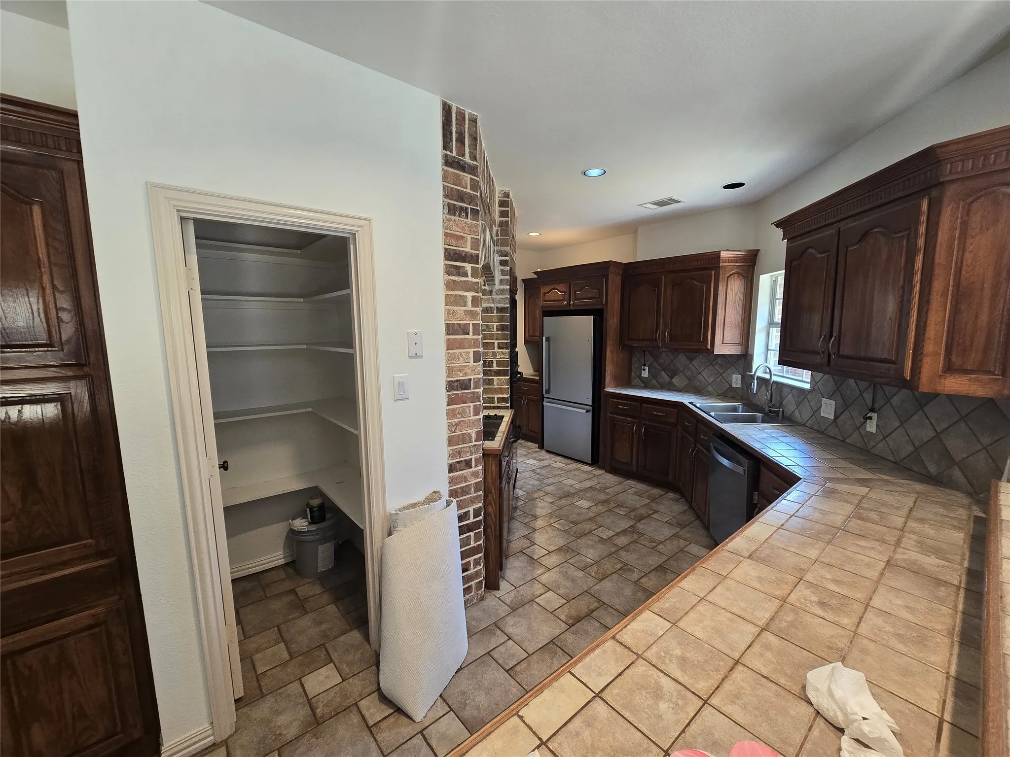 Single Family Residence For Sale in Rockwall County , 5607 Ranger Drive, Rockwall, Texas 75032, 4 Bedroom, 4 Bathroom, 2 Garage spaces, 3,071 Sqft, built in 2001, mls#21389324, Real Estate Agent in Rockwall, Homes For Sale in Rockwall county, Homes For Sale in Rockwall, Realtor in Rockwall Texas, Real Estate Brokerage Independent Realty Texas, Luminita Cordes Realtor