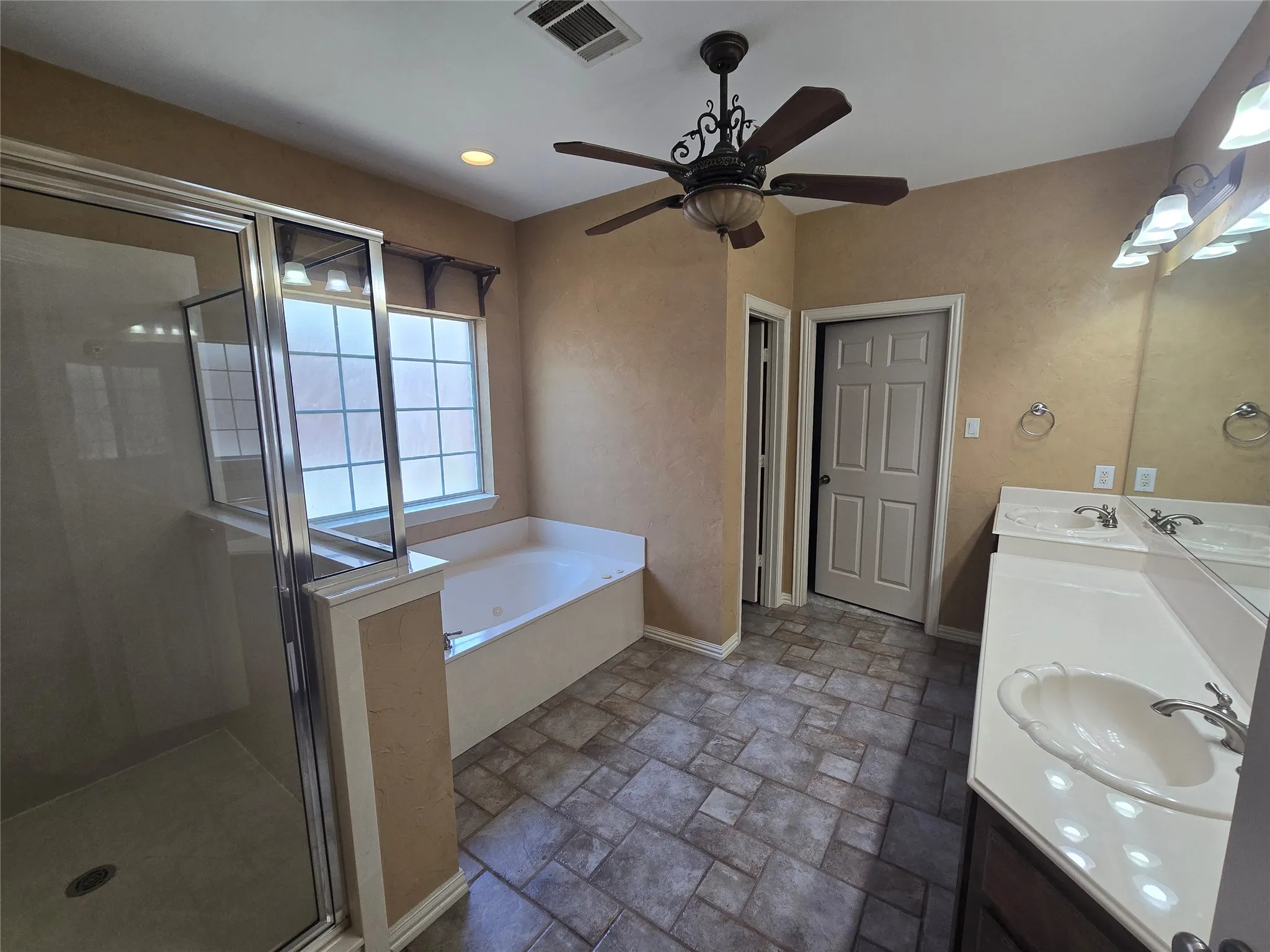 Single Family Residence For Sale in Rockwall County , 5607 Ranger Drive, Rockwall, Texas 75032, 4 Bedroom, 4 Bathroom, 2 Garage spaces, 3,071 Sqft, built in 2001, mls#21389324, Real Estate Agent in Rockwall, Homes For Sale in Rockwall county, Homes For Sale in Rockwall, Realtor in Rockwall Texas, Real Estate Brokerage Independent Realty Texas, Luminita Cordes Realtor