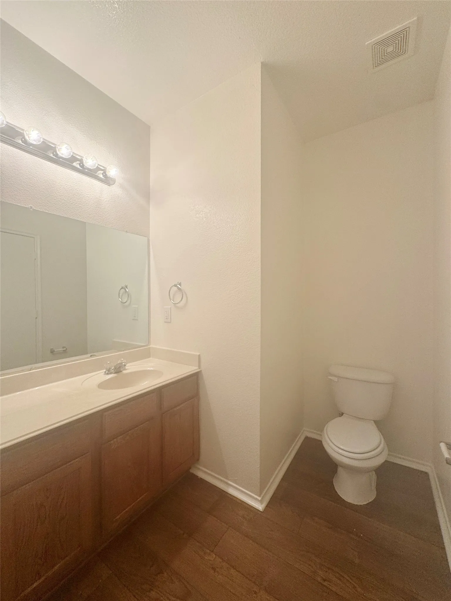 Townhouse For Rent in Dallas County , 2264 Stonebrook Lane, Mesquite, Texas 75181, 3 Bedroom, 3 Bathroom, 2 Garage spaces, 1,463 Sqft, built in 2006, mls#21389357, Real Estate Agent in Mesquite, Homes For Rent in Dallas county, Homes For Rent in Mesquite, Realtor in Mesquite Texas, Real Estate Brokerage Independent Realty Texas, Luminita Cordes Realtor