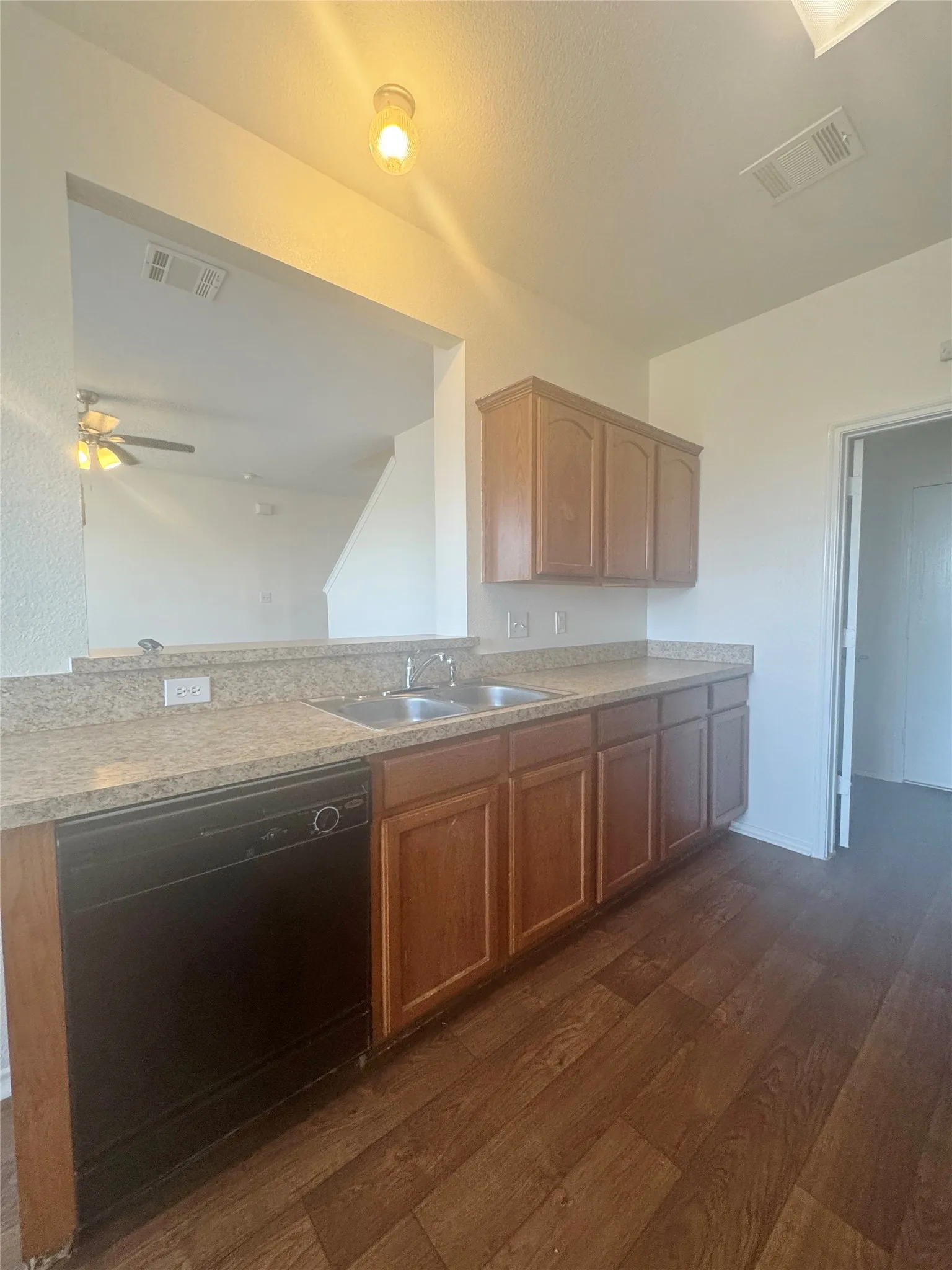 Townhouse For Rent in Dallas County , 2264 Stonebrook Lane, Mesquite, Texas 75181, 3 Bedroom, 3 Bathroom, 2 Garage spaces, 1,463 Sqft, built in 2006, mls#21389357, Real Estate Agent in Mesquite, Homes For Rent in Dallas county, Homes For Rent in Mesquite, Realtor in Mesquite Texas, Real Estate Brokerage Independent Realty Texas, Luminita Cordes Realtor