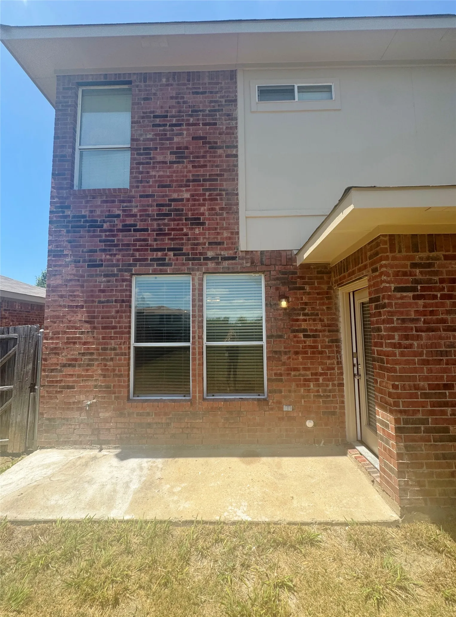Townhouse For Rent in Dallas County , 2264 Stonebrook Lane, Mesquite, Texas 75181, 3 Bedroom, 3 Bathroom, 2 Garage spaces, 1,463 Sqft, built in 2006, mls#21389357, Real Estate Agent in Mesquite, Homes For Rent in Dallas county, Homes For Rent in Mesquite, Realtor in Mesquite Texas, Real Estate Brokerage Independent Realty Texas, Luminita Cordes Realtor