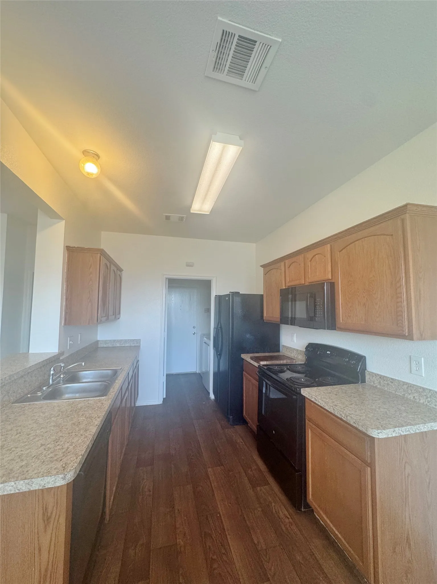 Townhouse For Rent in Dallas County , 2264 Stonebrook Lane, Mesquite, Texas 75181, 3 Bedroom, 3 Bathroom, 2 Garage spaces, 1,463 Sqft, built in 2006, mls#21389357, Real Estate Agent in Mesquite, Homes For Rent in Dallas county, Homes For Rent in Mesquite, Realtor in Mesquite Texas, Real Estate Brokerage Independent Realty Texas, Luminita Cordes Realtor