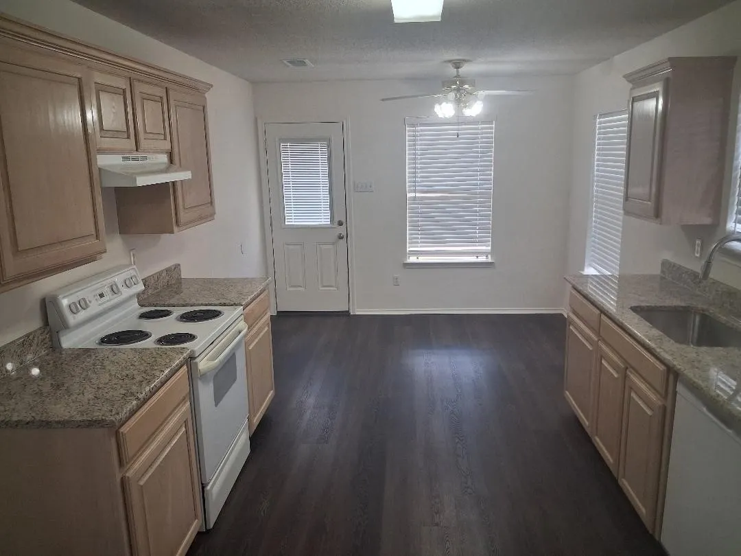 Single Family Residence For Rent in Tarrant County , 1123 Greenview Lane, Kennedale, Texas 76060, 4 Bedroom, 2 Bathroom, 2 Garage spaces, 1,775 Sqft, built in 1999, mls#21380963, Real Estate Agent in Kennedale, Homes For Rent in Tarrant county, Homes For Rent in Kennedale, Realtor in Kennedale Texas, Real Estate Brokerage Independent Realty Texas, Luminita Cordes Realtor