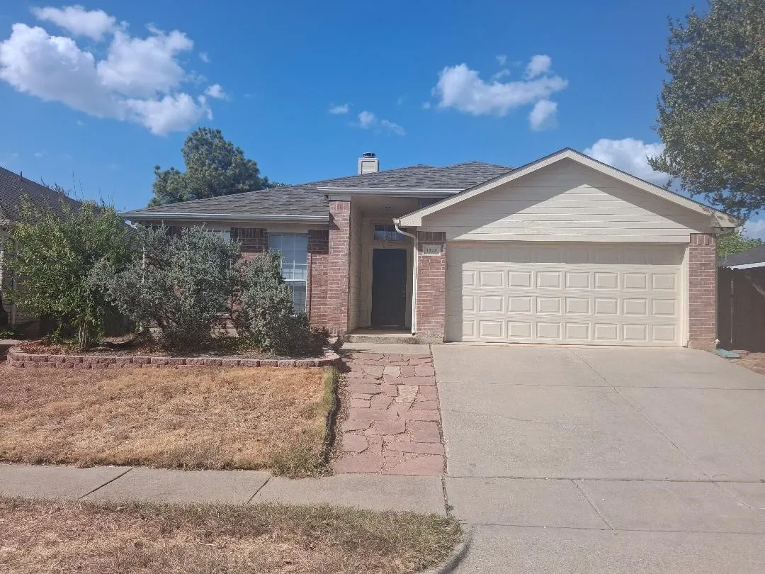Single Family Residence For Rent in Tarrant County , 1123 Greenview Lane, Kennedale, Texas 76060, 4 Bedroom, 2 Bathroom, 2 Garage spaces, 1,775 Sqft, built in 1999, mls#21380963, Real Estate Agent in Kennedale, Homes For Rent in Tarrant county, Homes For Rent in Kennedale, Realtor in Kennedale Texas, Real Estate Brokerage Independent Realty Texas, Luminita Cordes Realtor