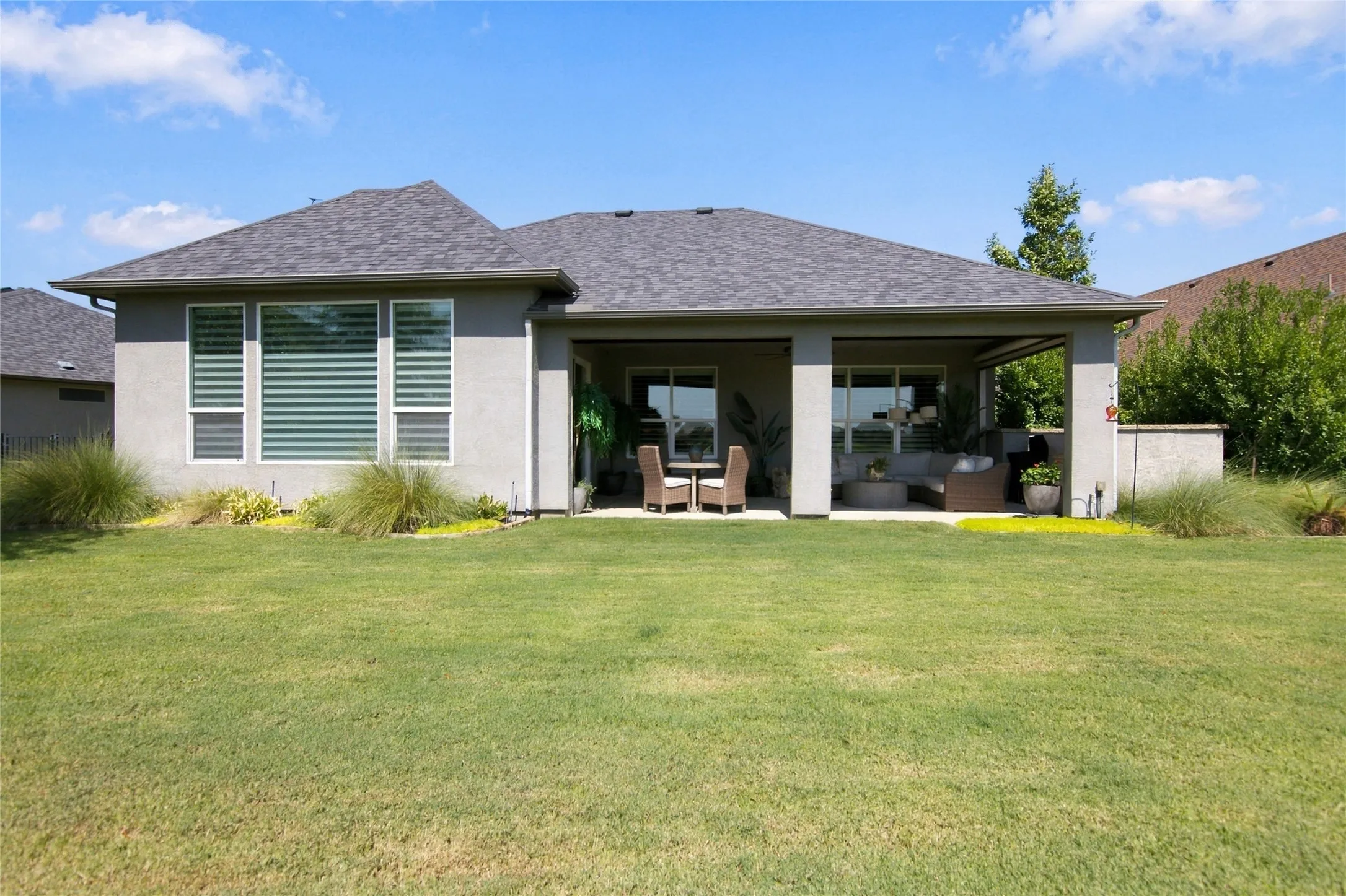 Single Family Residence For Sale in Denton County , 9717 Arkose Drive, Denton, Texas 76207, 2 Bedroom, 3 Bathroom, 3 Garage spaces, 2,096 Sqft, built in 2017, mls#21388534, Real Estate Agent in Denton, Homes For Sale in Denton county, Homes For Sale in Denton, Realtor in Denton Texas, Real Estate Brokerage Independent Realty Texas, Luminita Cordes Realtor