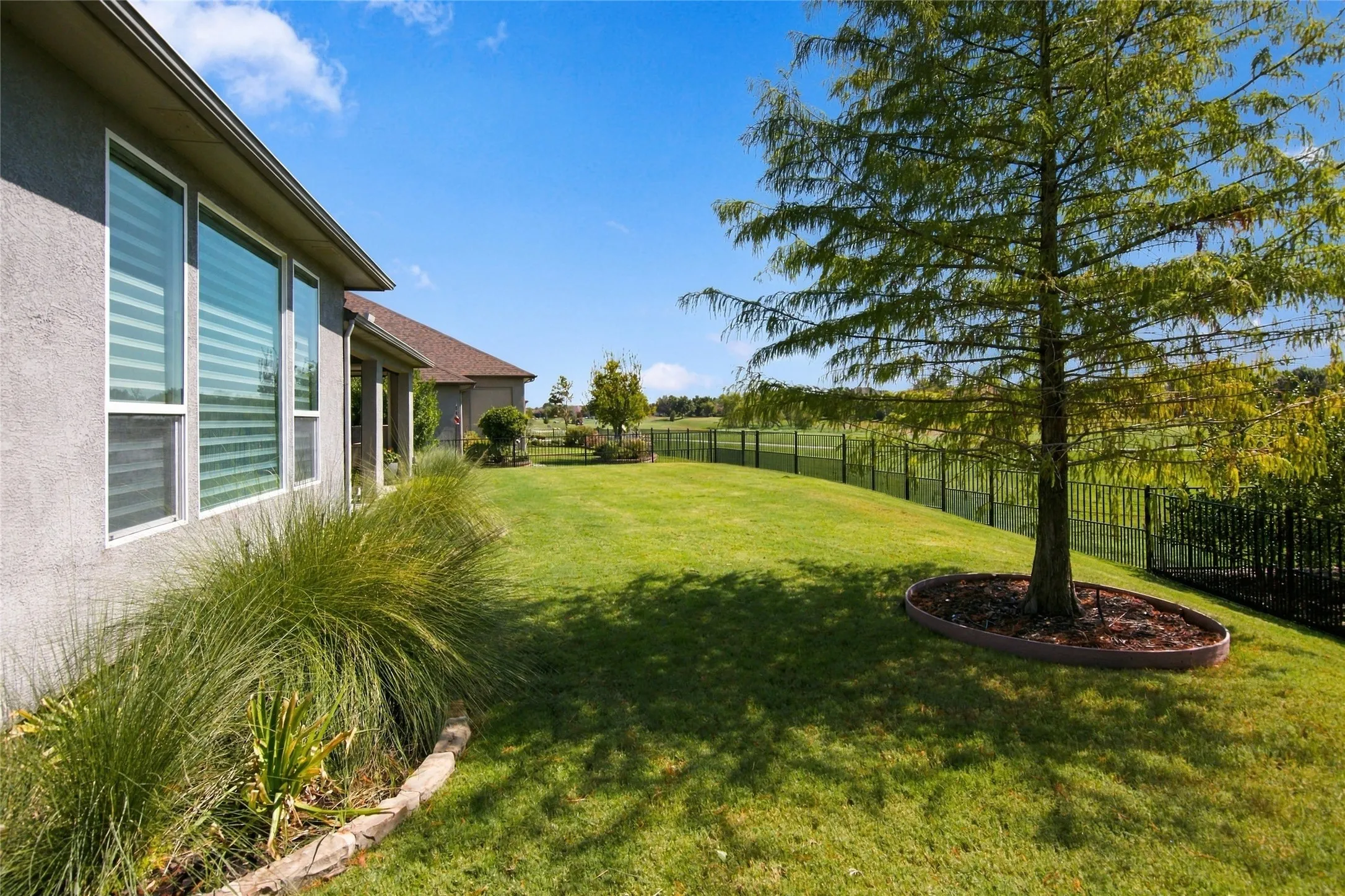 Single Family Residence For Sale in Denton County , 9717 Arkose Drive, Denton, Texas 76207, 2 Bedroom, 3 Bathroom, 3 Garage spaces, 2,096 Sqft, built in 2017, mls#21388534, Real Estate Agent in Denton, Homes For Sale in Denton county, Homes For Sale in Denton, Realtor in Denton Texas, Real Estate Brokerage Independent Realty Texas, Luminita Cordes Realtor