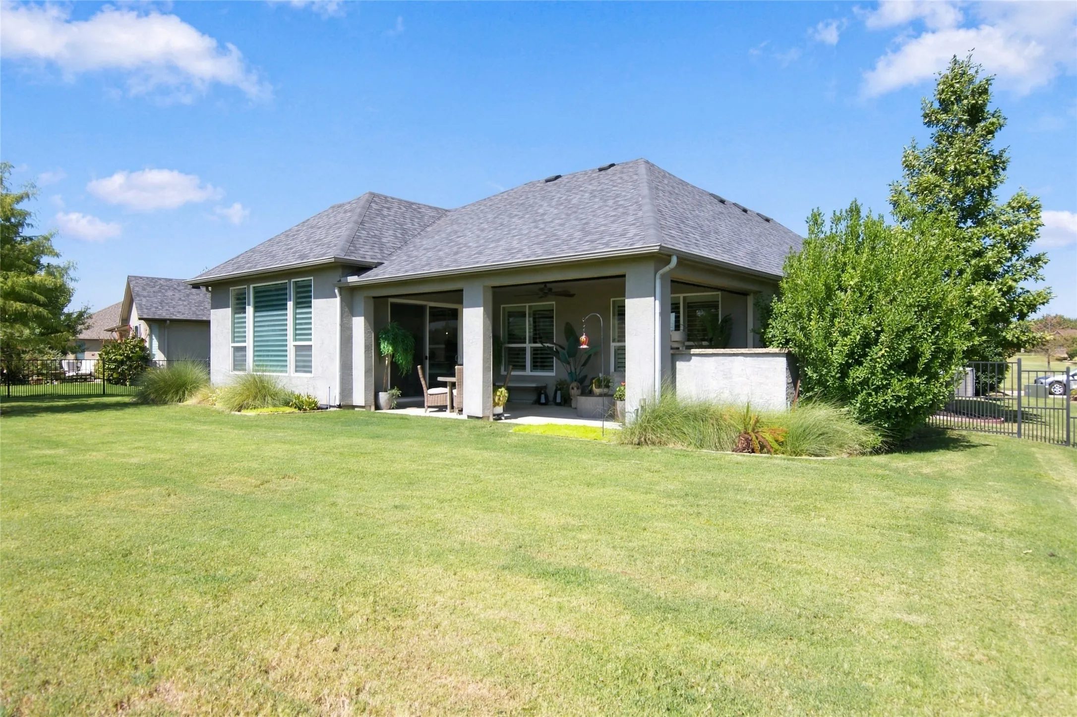 Single Family Residence For Sale in Denton County , 9717 Arkose Drive, Denton, Texas 76207, 2 Bedroom, 3 Bathroom, 3 Garage spaces, 2,096 Sqft, built in 2017, mls#21388534, Real Estate Agent in Denton, Homes For Sale in Denton county, Homes For Sale in Denton, Realtor in Denton Texas, Real Estate Brokerage Independent Realty Texas, Luminita Cordes Realtor