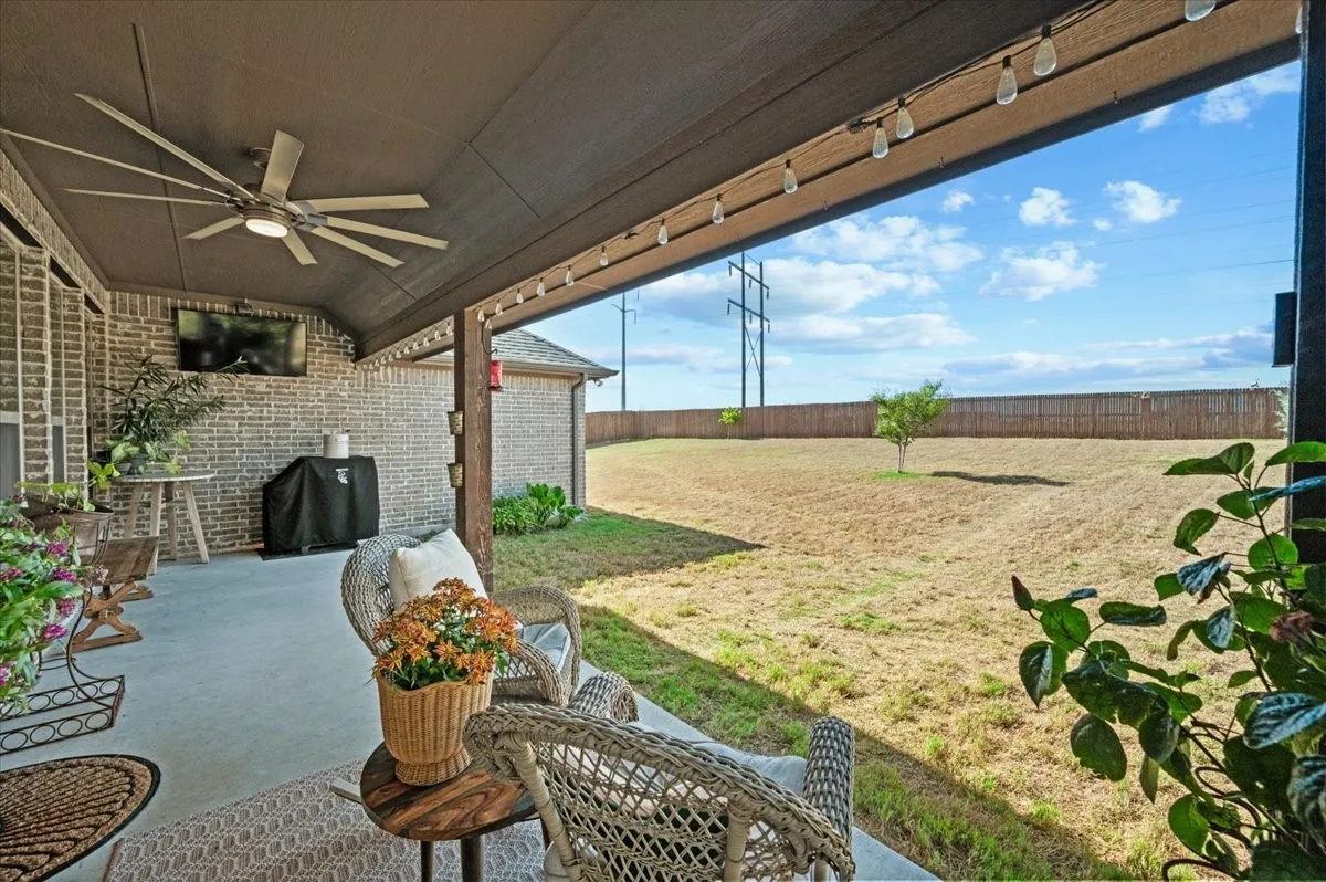 Single Family Residence For Sale in Ellis County , 136 Sapphire Lane, Waxahachie, Texas 75165, 3 Bedroom, 2 Bathroom, 2 Garage spaces, 2,267 Sqft, built in 2019, mls#21389366, Real Estate Agent in Waxahachie, Homes For Sale in Ellis county, Homes For Sale in Waxahachie, Realtor in Waxahachie Texas, Real Estate Brokerage Independent Realty Texas, Luminita Cordes Realtor