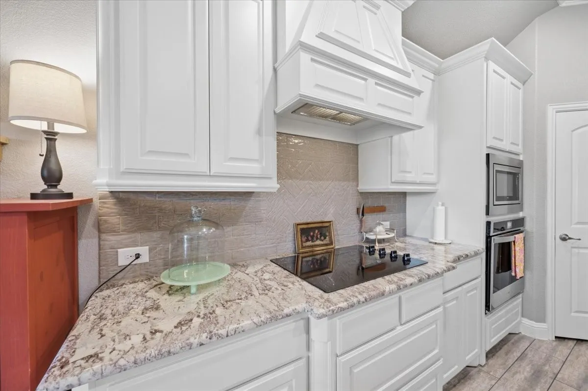 Single Family Residence For Sale in Ellis County , 136 Sapphire Lane, Waxahachie, Texas 75165, 3 Bedroom, 2 Bathroom, 2 Garage spaces, 2,267 Sqft, built in 2019, mls#21389366, Real Estate Agent in Waxahachie, Homes For Sale in Ellis county, Homes For Sale in Waxahachie, Realtor in Waxahachie Texas, Real Estate Brokerage Independent Realty Texas, Luminita Cordes Realtor