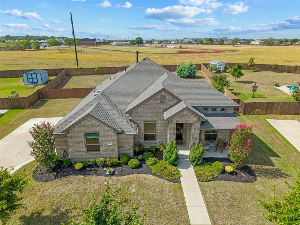 Single Family Residence For Sale in Ellis County , 136 Sapphire Lane, Waxahachie, Texas 75165, 3 Bedroom, 2 Bathroom, 2 Garage spaces, 2,267 Sqft, built in 2019, mls#21389366, Real Estate Agent in Waxahachie, Homes For Sale in Ellis county, Homes For Sale in Waxahachie, Realtor in Waxahachie Texas, Real Estate Brokerage Independent Realty Texas, Luminita Cordes Realtor