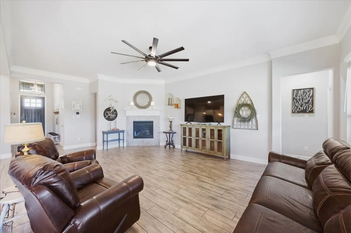 Single Family Residence For Sale in Ellis County , 136 Sapphire Lane, Waxahachie, Texas 75165, 3 Bedroom, 2 Bathroom, 2 Garage spaces, 2,267 Sqft, built in 2019, mls#21389366, Real Estate Agent in Waxahachie, Homes For Sale in Ellis county, Homes For Sale in Waxahachie, Realtor in Waxahachie Texas, Real Estate Brokerage Independent Realty Texas, Luminita Cordes Realtor