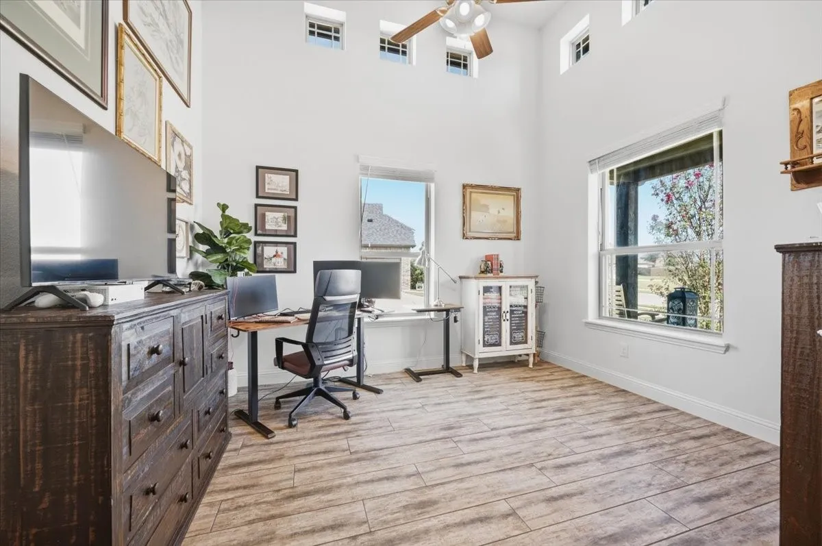 Single Family Residence For Sale in Ellis County , 136 Sapphire Lane, Waxahachie, Texas 75165, 3 Bedroom, 2 Bathroom, 2 Garage spaces, 2,267 Sqft, built in 2019, mls#21389366, Real Estate Agent in Waxahachie, Homes For Sale in Ellis county, Homes For Sale in Waxahachie, Realtor in Waxahachie Texas, Real Estate Brokerage Independent Realty Texas, Luminita Cordes Realtor