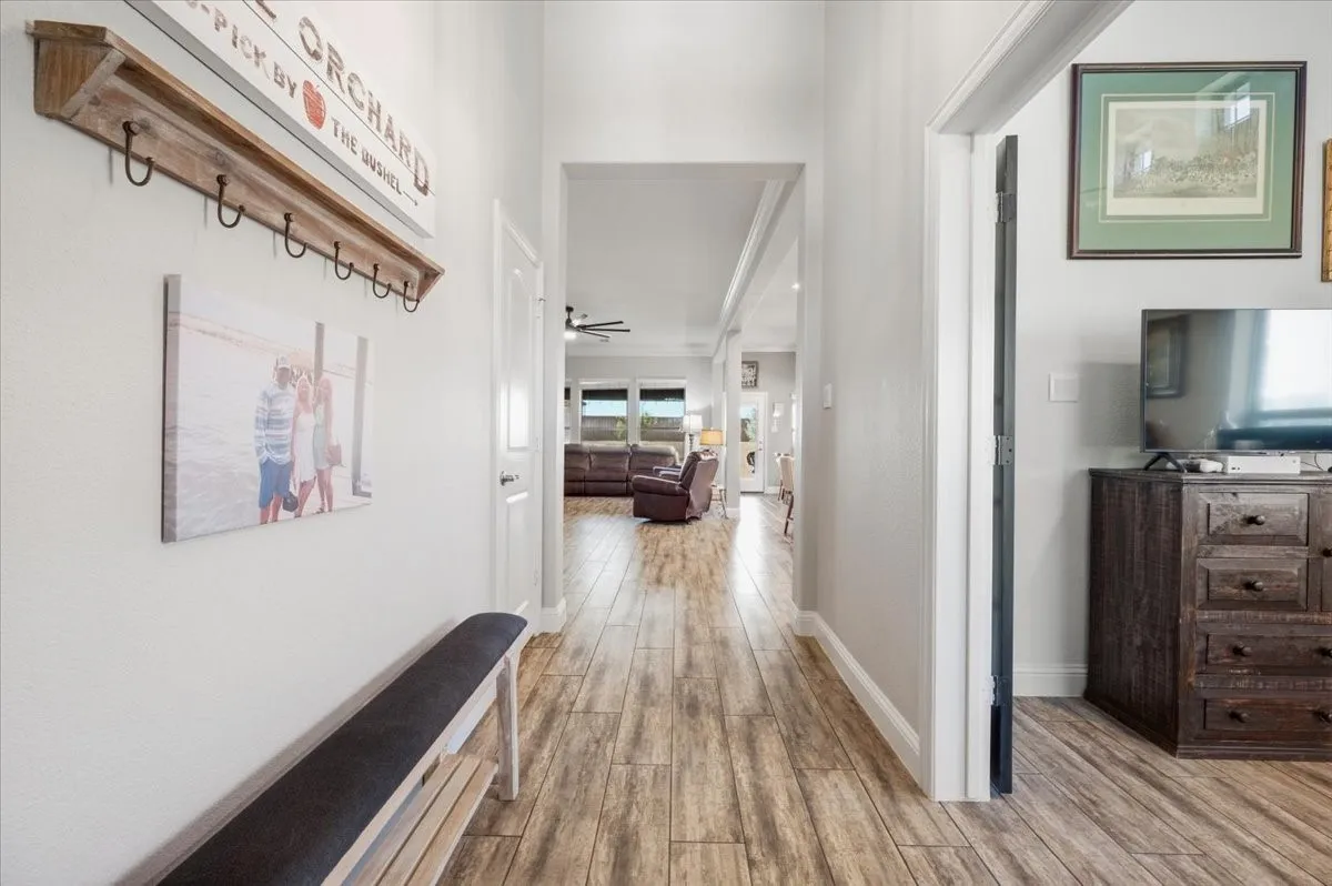 Single Family Residence For Sale in Ellis County , 136 Sapphire Lane, Waxahachie, Texas 75165, 3 Bedroom, 2 Bathroom, 2 Garage spaces, 2,267 Sqft, built in 2019, mls#21389366, Real Estate Agent in Waxahachie, Homes For Sale in Ellis county, Homes For Sale in Waxahachie, Realtor in Waxahachie Texas, Real Estate Brokerage Independent Realty Texas, Luminita Cordes Realtor