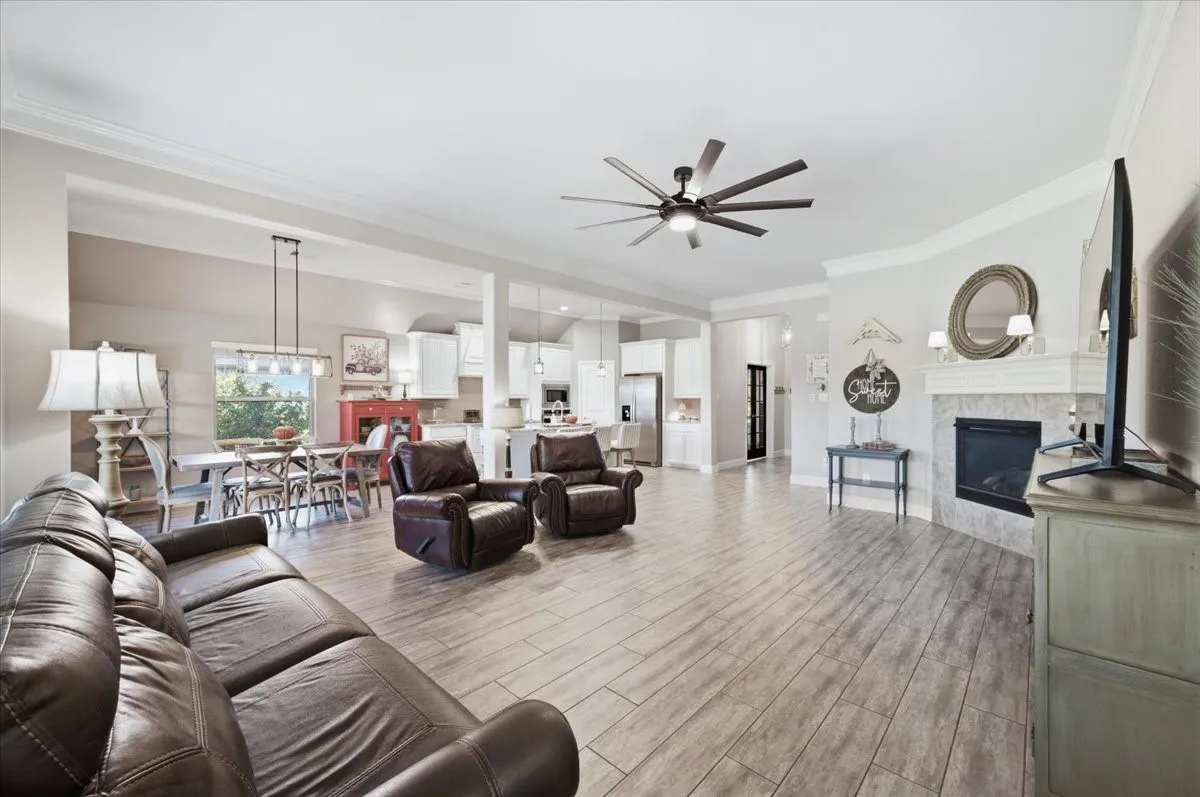 Single Family Residence For Sale in Ellis County , 136 Sapphire Lane, Waxahachie, Texas 75165, 3 Bedroom, 2 Bathroom, 2 Garage spaces, 2,267 Sqft, built in 2019, mls#21389366, Real Estate Agent in Waxahachie, Homes For Sale in Ellis county, Homes For Sale in Waxahachie, Realtor in Waxahachie Texas, Real Estate Brokerage Independent Realty Texas, Luminita Cordes Realtor