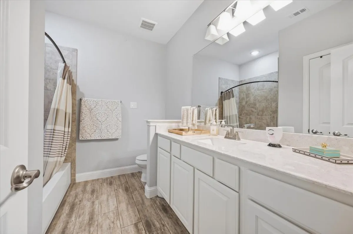 Single Family Residence For Sale in Ellis County , 136 Sapphire Lane, Waxahachie, Texas 75165, 3 Bedroom, 2 Bathroom, 2 Garage spaces, 2,267 Sqft, built in 2019, mls#21389366, Real Estate Agent in Waxahachie, Homes For Sale in Ellis county, Homes For Sale in Waxahachie, Realtor in Waxahachie Texas, Real Estate Brokerage Independent Realty Texas, Luminita Cordes Realtor