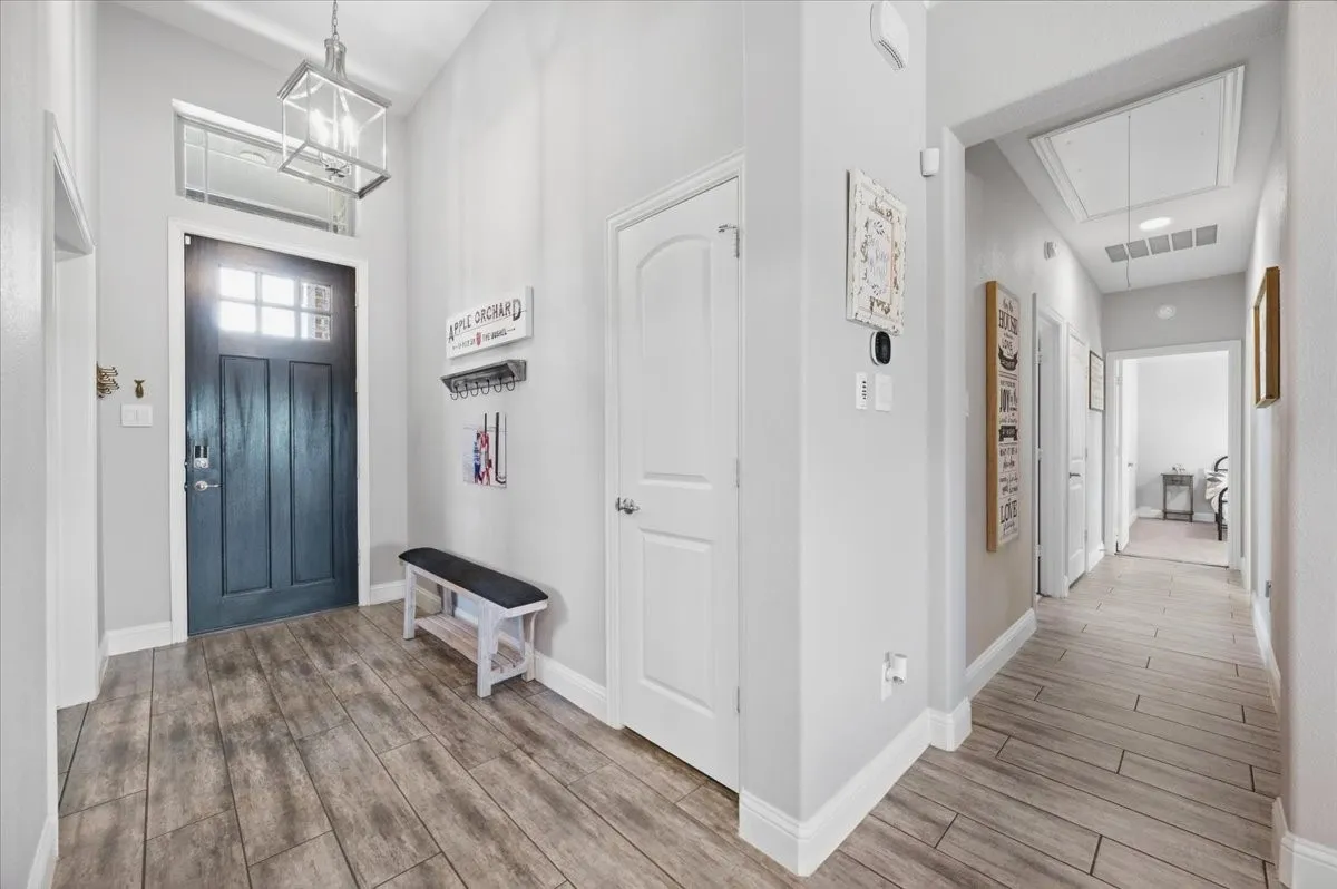 Single Family Residence For Sale in Ellis County , 136 Sapphire Lane, Waxahachie, Texas 75165, 3 Bedroom, 2 Bathroom, 2 Garage spaces, 2,267 Sqft, built in 2019, mls#21389366, Real Estate Agent in Waxahachie, Homes For Sale in Ellis county, Homes For Sale in Waxahachie, Realtor in Waxahachie Texas, Real Estate Brokerage Independent Realty Texas, Luminita Cordes Realtor