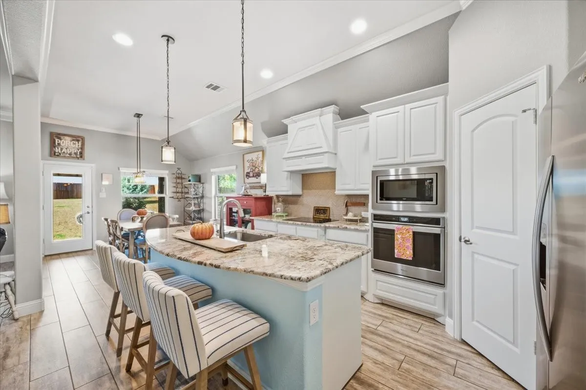 Single Family Residence For Sale in Ellis County , 136 Sapphire Lane, Waxahachie, Texas 75165, 3 Bedroom, 2 Bathroom, 2 Garage spaces, 2,267 Sqft, built in 2019, mls#21389366, Real Estate Agent in Waxahachie, Homes For Sale in Ellis county, Homes For Sale in Waxahachie, Realtor in Waxahachie Texas, Real Estate Brokerage Independent Realty Texas, Luminita Cordes Realtor