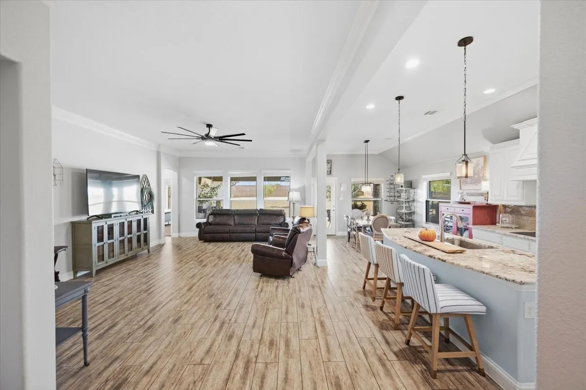 Single Family Residence For Sale in Ellis County , 136 Sapphire Lane, Waxahachie, Texas 75165, 3 Bedroom, 2 Bathroom, 2 Garage spaces, 2,267 Sqft, built in 2019, mls#21389366, Real Estate Agent in Waxahachie, Homes For Sale in Ellis county, Homes For Sale in Waxahachie, Realtor in Waxahachie Texas, Real Estate Brokerage Independent Realty Texas, Luminita Cordes Realtor