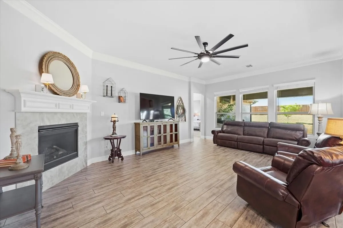 Single Family Residence For Sale in Ellis County , 136 Sapphire Lane, Waxahachie, Texas 75165, 3 Bedroom, 2 Bathroom, 2 Garage spaces, 2,267 Sqft, built in 2019, mls#21389366, Real Estate Agent in Waxahachie, Homes For Sale in Ellis county, Homes For Sale in Waxahachie, Realtor in Waxahachie Texas, Real Estate Brokerage Independent Realty Texas, Luminita Cordes Realtor
