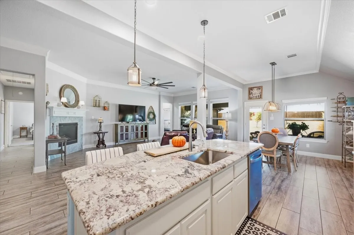 Single Family Residence For Sale in Ellis County , 136 Sapphire Lane, Waxahachie, Texas 75165, 3 Bedroom, 2 Bathroom, 2 Garage spaces, 2,267 Sqft, built in 2019, mls#21389366, Real Estate Agent in Waxahachie, Homes For Sale in Ellis county, Homes For Sale in Waxahachie, Realtor in Waxahachie Texas, Real Estate Brokerage Independent Realty Texas, Luminita Cordes Realtor