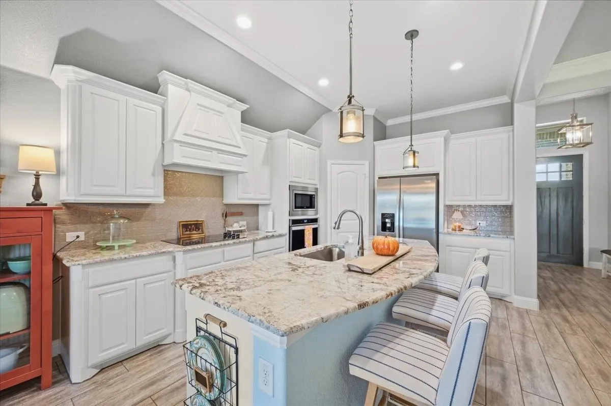 Single Family Residence For Sale in Ellis County , 136 Sapphire Lane, Waxahachie, Texas 75165, 3 Bedroom, 2 Bathroom, 2 Garage spaces, 2,267 Sqft, built in 2019, mls#21389366, Real Estate Agent in Waxahachie, Homes For Sale in Ellis county, Homes For Sale in Waxahachie, Realtor in Waxahachie Texas, Real Estate Brokerage Independent Realty Texas, Luminita Cordes Realtor