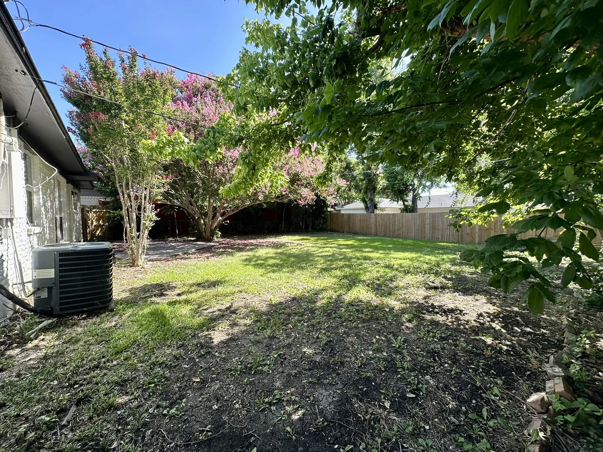 Single Family Residence For Rent in Dallas County , 509 Dover Drive, Richardson, Texas 75080, 3 Bedroom, 2 Bathroom, 2 Garage spaces, 1,216 Sqft, built in 1958, mls#21389365, Real Estate Agent in Richardson, Homes For Rent in Dallas county, Homes For Rent in Richardson, Realtor in Richardson Texas, Real Estate Brokerage Independent Realty Texas, Luminita Cordes Realtor