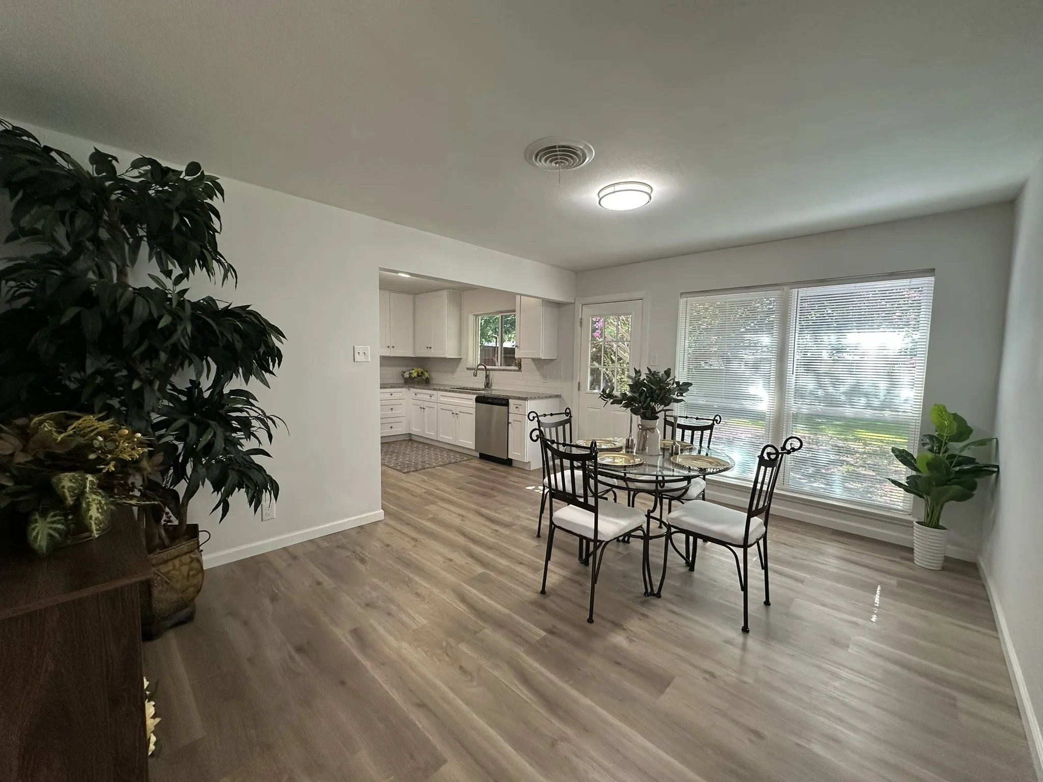 Single Family Residence For Rent in Dallas County , 509 Dover Drive, Richardson, Texas 75080, 3 Bedroom, 2 Bathroom, 2 Garage spaces, 1,216 Sqft, built in 1958, mls#21389365, Real Estate Agent in Richardson, Homes For Rent in Dallas county, Homes For Rent in Richardson, Realtor in Richardson Texas, Real Estate Brokerage Independent Realty Texas, Luminita Cordes Realtor