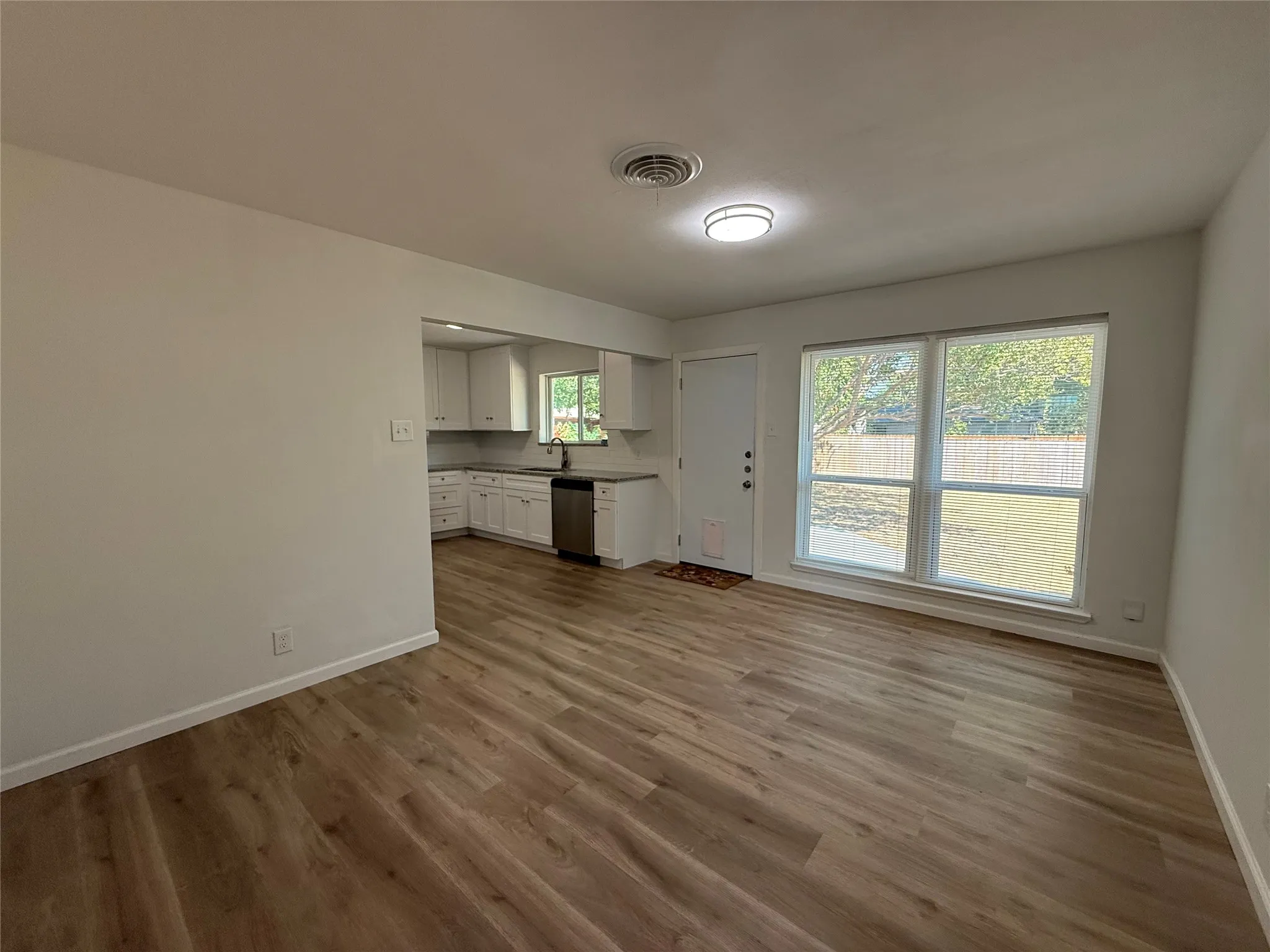 Single Family Residence For Rent in Dallas County , 509 Dover Drive, Richardson, Texas 75080, 3 Bedroom, 2 Bathroom, 2 Garage spaces, 1,216 Sqft, built in 1958, mls#21389365, Real Estate Agent in Richardson, Homes For Rent in Dallas county, Homes For Rent in Richardson, Realtor in Richardson Texas, Real Estate Brokerage Independent Realty Texas, Luminita Cordes Realtor
