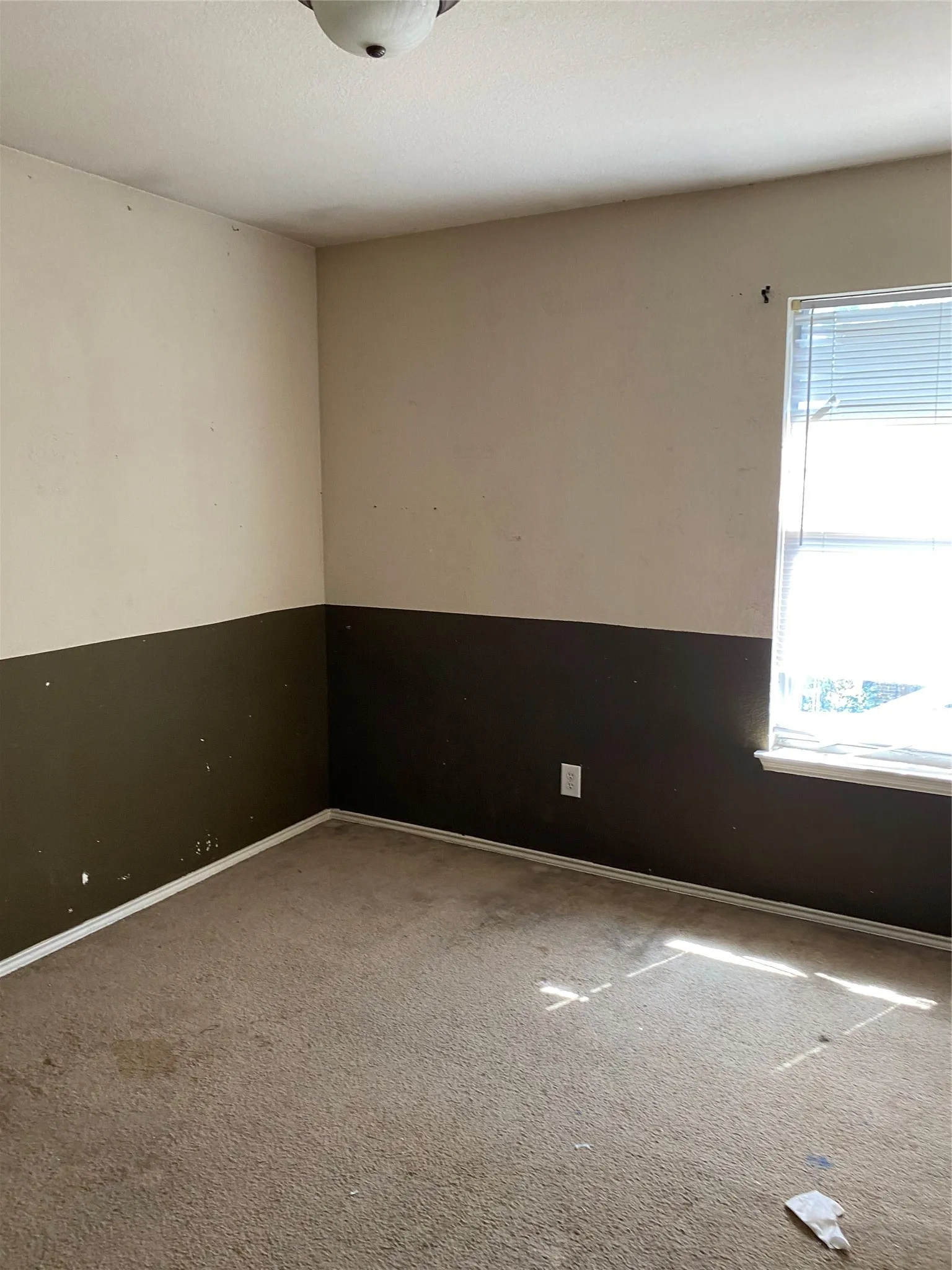 Townhouse For Sale in Tarrant County , 1244 Village Garden Drive, Azle, Texas 76020, 8 Bedroom, 4 Bathroom, 2 Garage spaces, 2,492 Sqft, built in 2005, mls#21389359, Real Estate Agent in Azle, Homes For Sale in Tarrant county, Homes For Sale in Azle, Realtor in Azle Texas, Real Estate Brokerage Independent Realty Texas, Luminita Cordes Realtor