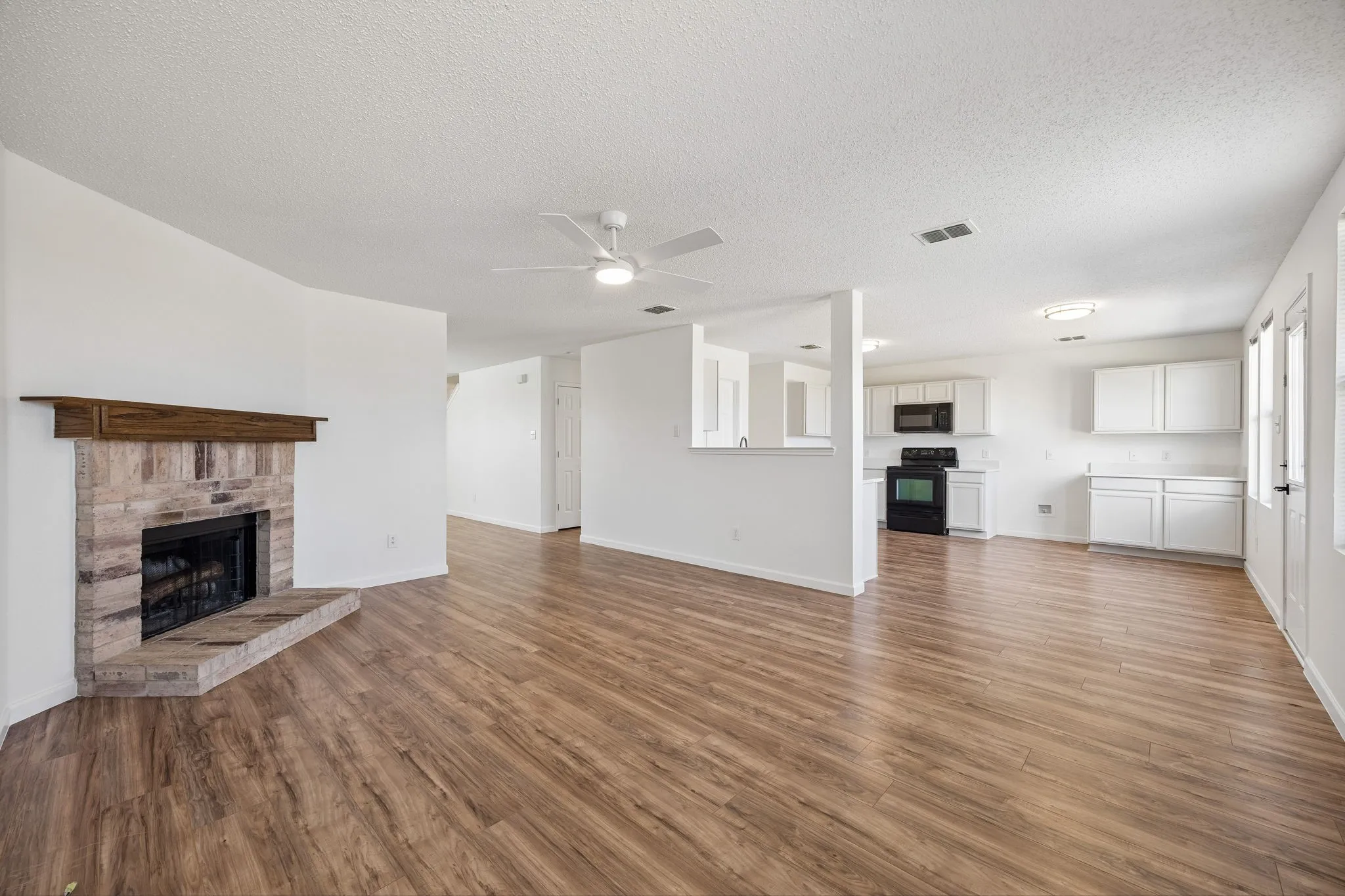 Single Family Residence For Rent in Denton County , 1721 Spyglass Drive, Little Elm, Texas 75068, 4 Bedroom, 3 Bathroom, 2 Garage spaces, 2,569 Sqft, built in 2004, mls#21388439, Real Estate Agent in Little Elm, Homes For Rent in Denton county, Homes For Rent in Little Elm, Realtor in Little Elm Texas, Real Estate Brokerage Independent Realty Texas, Luminita Cordes Realtor