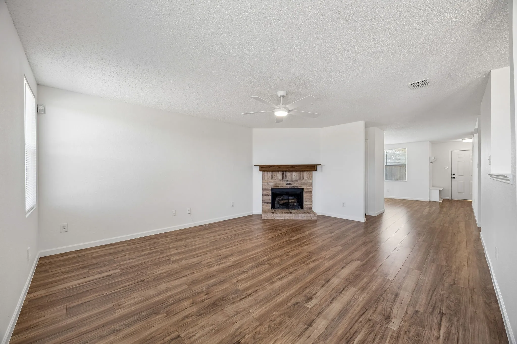 Single Family Residence For Rent in Denton County , 1721 Spyglass Drive, Little Elm, Texas 75068, 4 Bedroom, 3 Bathroom, 2 Garage spaces, 2,569 Sqft, built in 2004, mls#21388439, Real Estate Agent in Little Elm, Homes For Rent in Denton county, Homes For Rent in Little Elm, Realtor in Little Elm Texas, Real Estate Brokerage Independent Realty Texas, Luminita Cordes Realtor