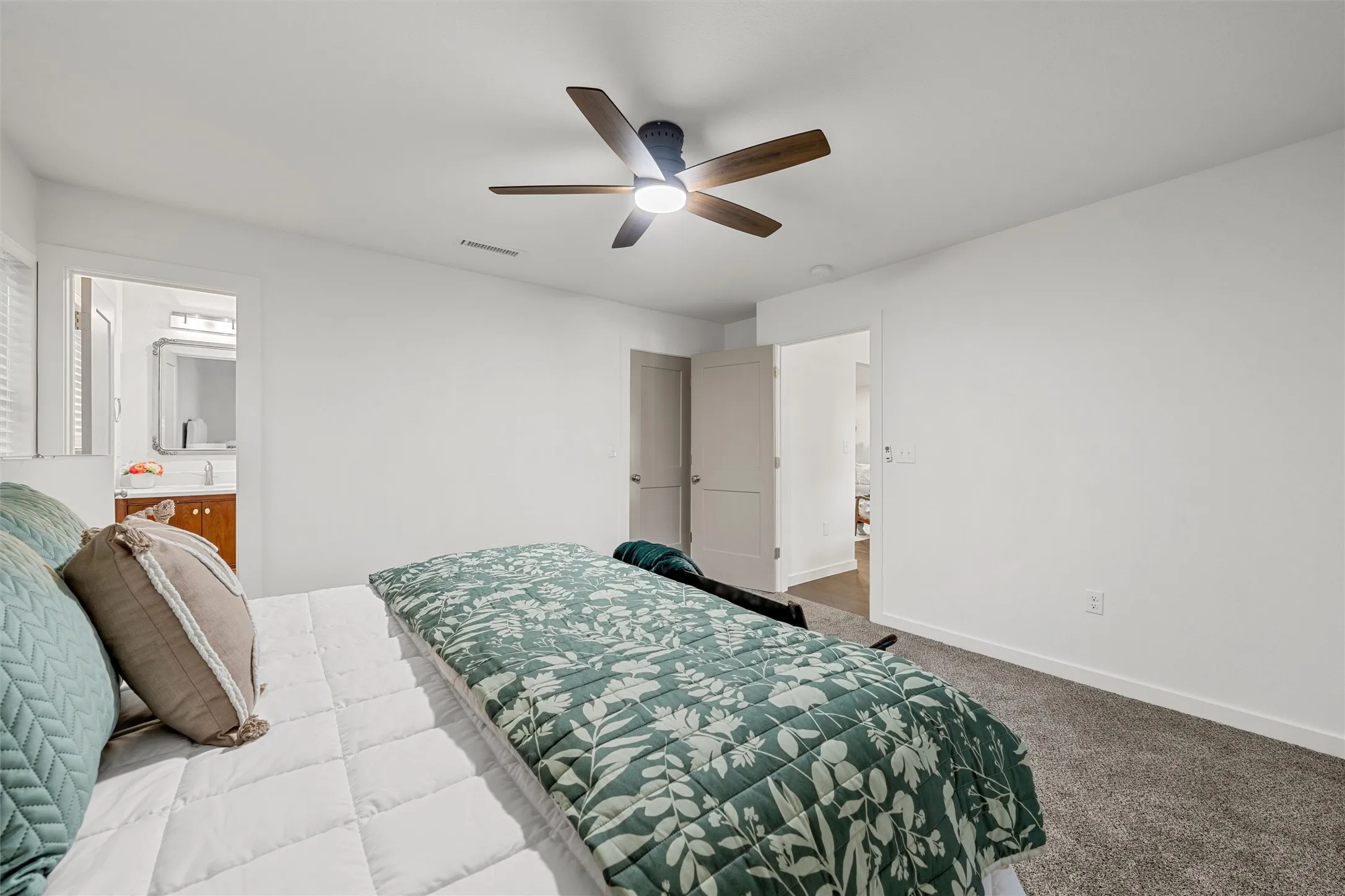 Single Family Residence For Sale in Mc Lennan County , 121 E Dawn Drive, Robinson, Texas 76706, 3 Bedroom, 2 Bathroom, 2 Garage spaces, 1,594 Sqft, built in 1972, mls#21389257, Real Estate Agent in Robinson, Homes For Sale in Mc Lennan county, Homes For Sale in Robinson, Realtor in Robinson Texas, Real Estate Brokerage Independent Realty Texas, Luminita Cordes Realtor