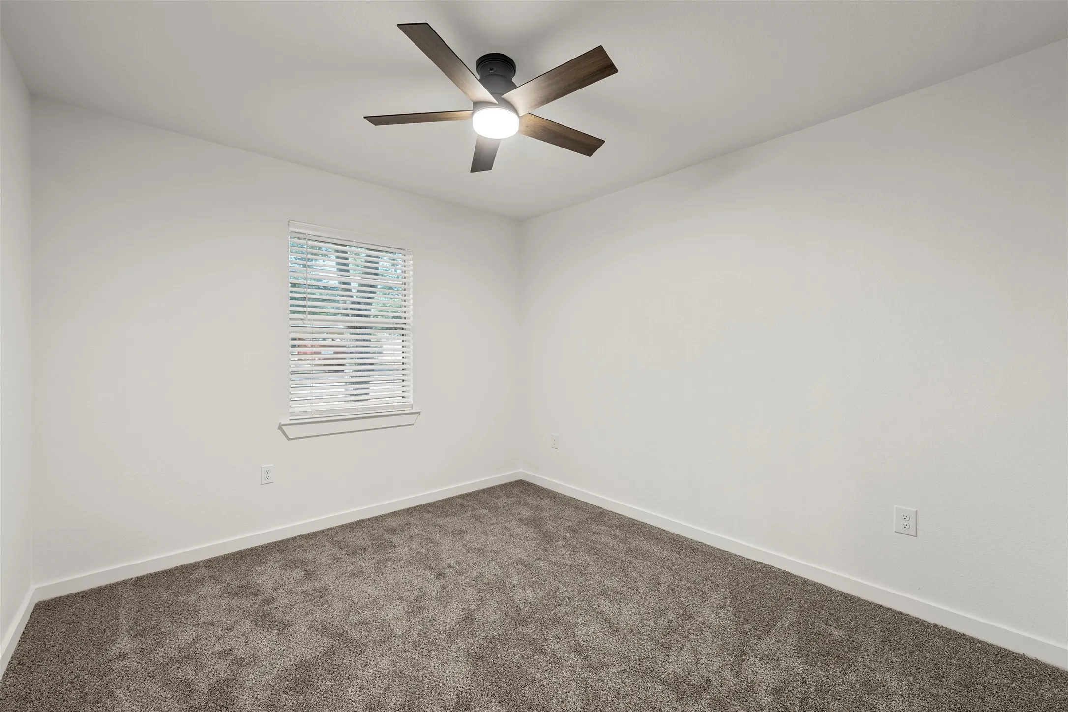 Single Family Residence For Sale in Mc Lennan County , 121 E Dawn Drive, Robinson, Texas 76706, 3 Bedroom, 2 Bathroom, 2 Garage spaces, 1,594 Sqft, built in 1972, mls#21389257, Real Estate Agent in Robinson, Homes For Sale in Mc Lennan county, Homes For Sale in Robinson, Realtor in Robinson Texas, Real Estate Brokerage Independent Realty Texas, Luminita Cordes Realtor
