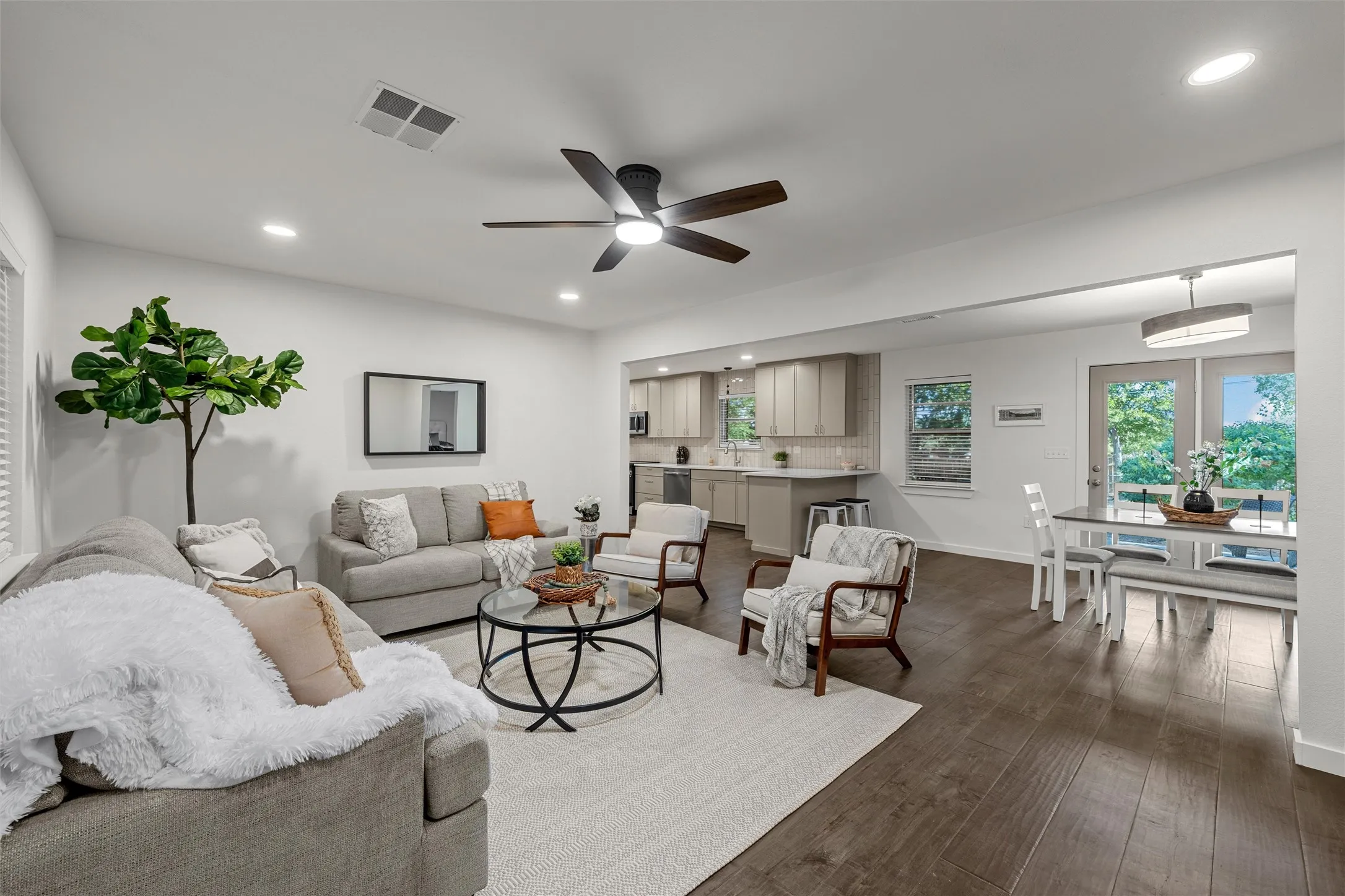 Single Family Residence For Sale in Mc Lennan County , 121 E Dawn Drive, Robinson, Texas 76706, 3 Bedroom, 2 Bathroom, 2 Garage spaces, 1,594 Sqft, built in 1972, mls#21389257, Real Estate Agent in Robinson, Homes For Sale in Mc Lennan county, Homes For Sale in Robinson, Realtor in Robinson Texas, Real Estate Brokerage Independent Realty Texas, Luminita Cordes Realtor