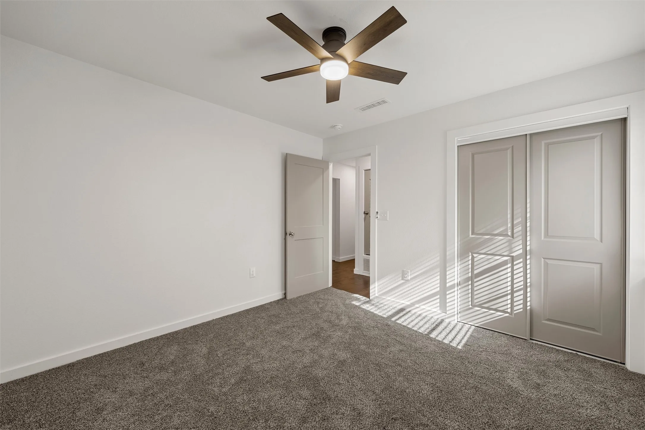 Single Family Residence For Sale in Mc Lennan County , 121 E Dawn Drive, Robinson, Texas 76706, 3 Bedroom, 2 Bathroom, 2 Garage spaces, 1,594 Sqft, built in 1972, mls#21389257, Real Estate Agent in Robinson, Homes For Sale in Mc Lennan county, Homes For Sale in Robinson, Realtor in Robinson Texas, Real Estate Brokerage Independent Realty Texas, Luminita Cordes Realtor