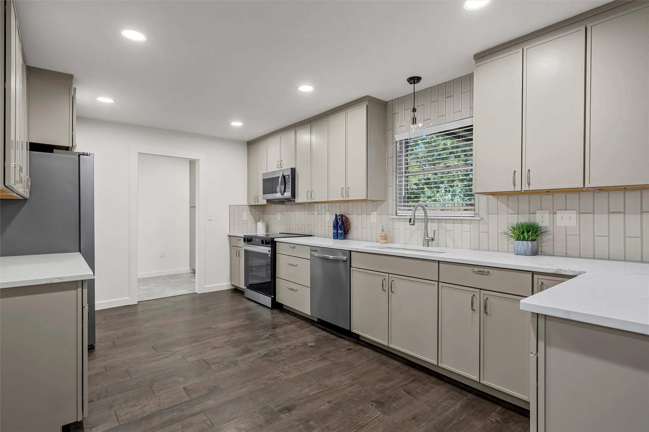 Single Family Residence For Sale in Mc Lennan County , 121 E Dawn Drive, Robinson, Texas 76706, 3 Bedroom, 2 Bathroom, 2 Garage spaces, 1,594 Sqft, built in 1972, mls#21389257, Real Estate Agent in Robinson, Homes For Sale in Mc Lennan county, Homes For Sale in Robinson, Realtor in Robinson Texas, Real Estate Brokerage Independent Realty Texas, Luminita Cordes Realtor