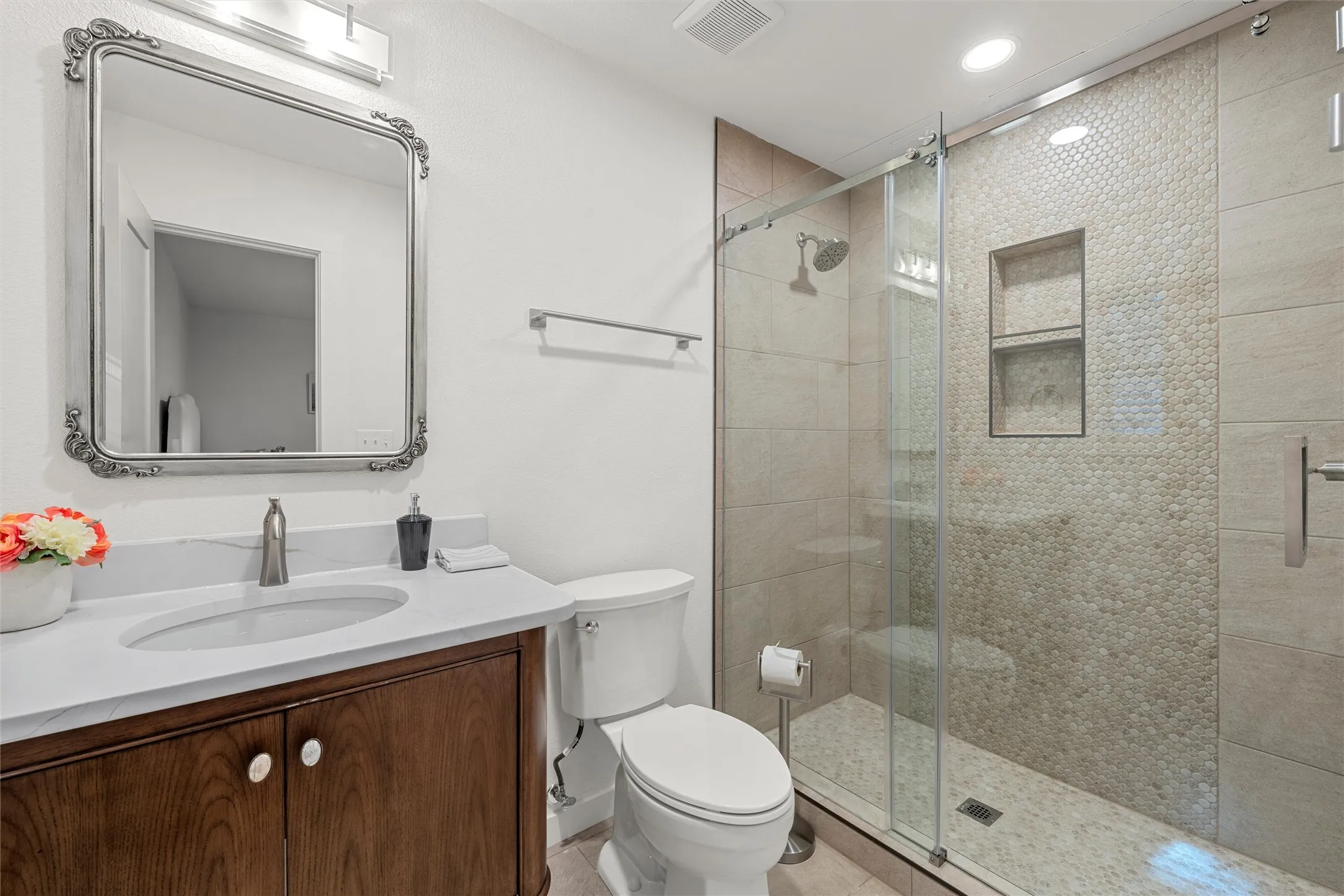 Single Family Residence For Sale in Mc Lennan County , 121 E Dawn Drive, Robinson, Texas 76706, 3 Bedroom, 2 Bathroom, 2 Garage spaces, 1,594 Sqft, built in 1972, mls#21389257, Real Estate Agent in Robinson, Homes For Sale in Mc Lennan county, Homes For Sale in Robinson, Realtor in Robinson Texas, Real Estate Brokerage Independent Realty Texas, Luminita Cordes Realtor