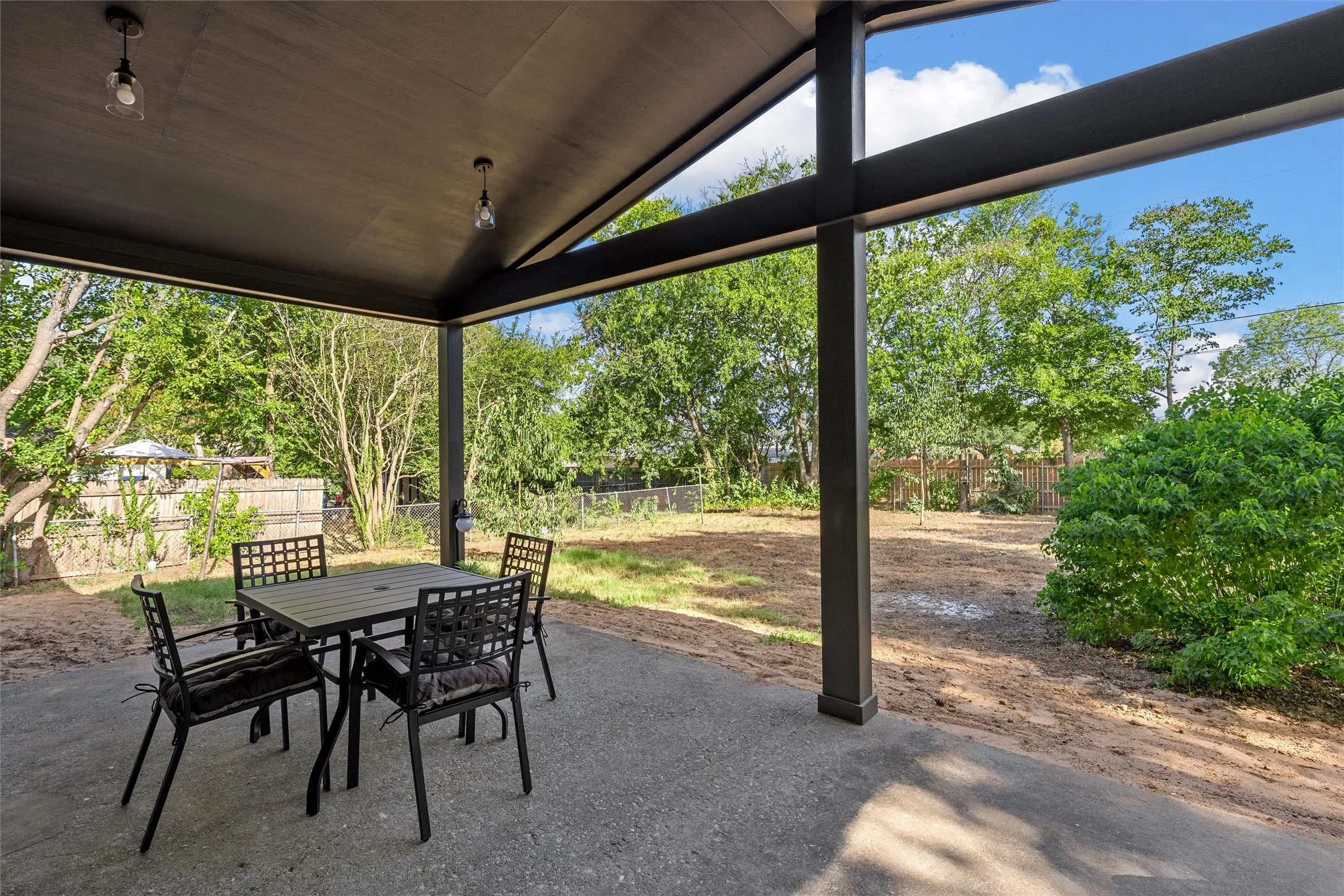 Single Family Residence For Sale in Mc Lennan County , 121 E Dawn Drive, Robinson, Texas 76706, 3 Bedroom, 2 Bathroom, 2 Garage spaces, 1,594 Sqft, built in 1972, mls#21389257, Real Estate Agent in Robinson, Homes For Sale in Mc Lennan county, Homes For Sale in Robinson, Realtor in Robinson Texas, Real Estate Brokerage Independent Realty Texas, Luminita Cordes Realtor